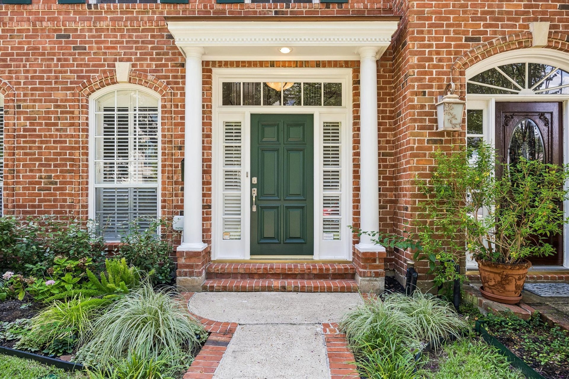 1613 Norfolk Street, Houston, TX 77006 Front entrance
