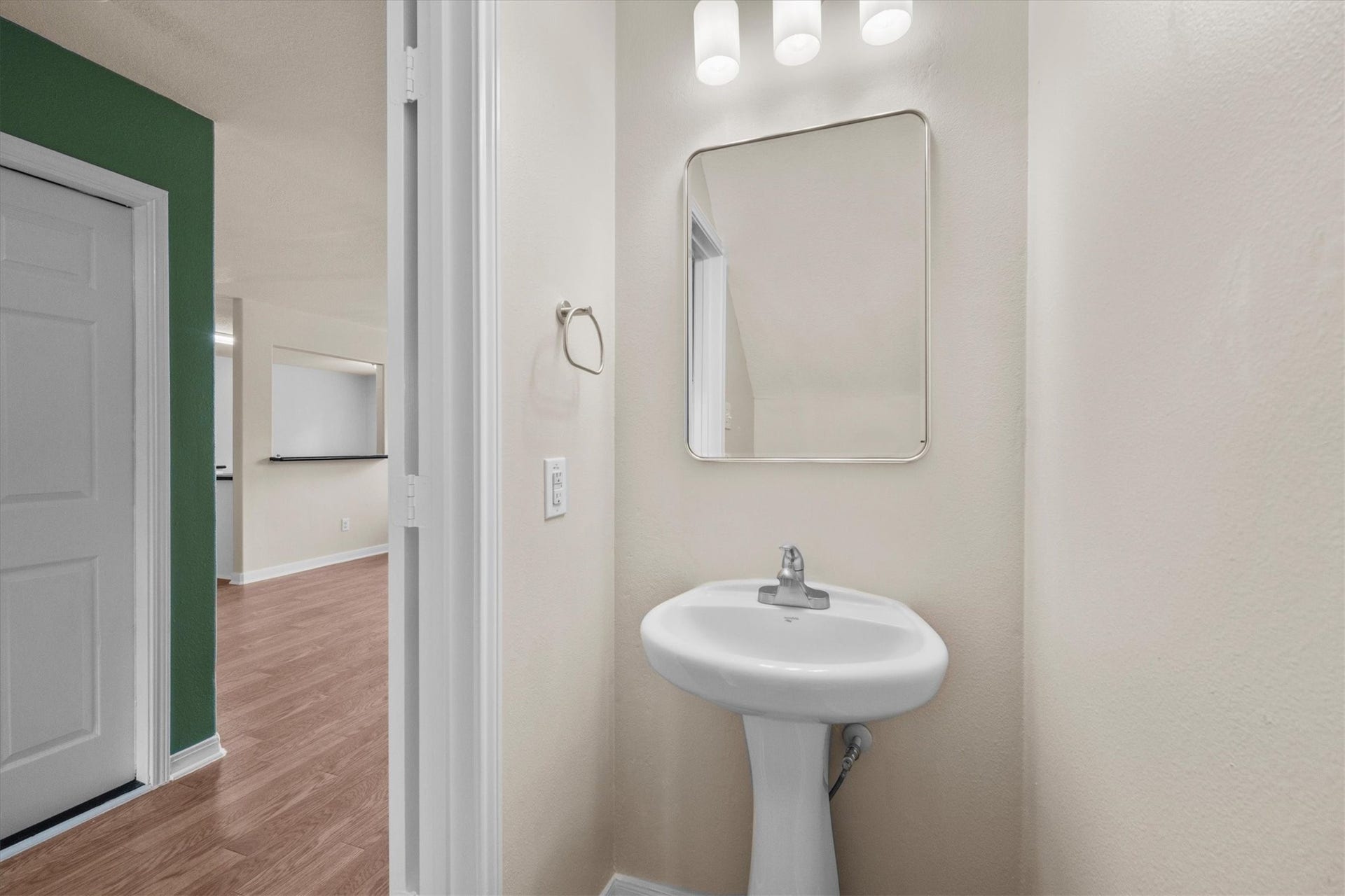 4035 Pedernales River Lane, Spring, TX 77386 Half bath on main floor living area