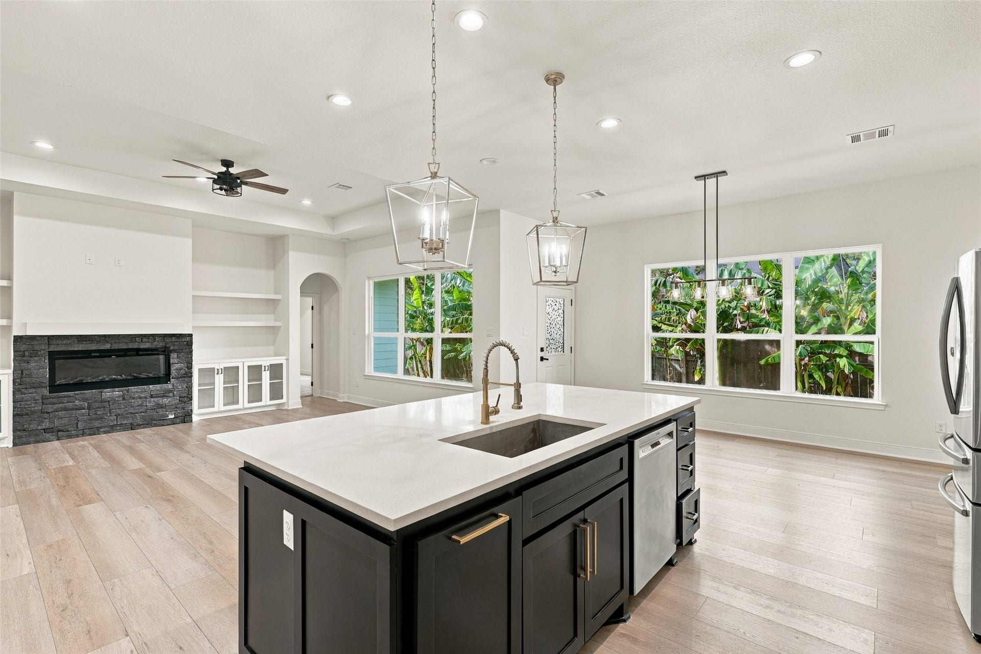 3311 Rollingwood, Montgomery, TX 77356 3311 Rollingwood, Montgomery, TX 77356