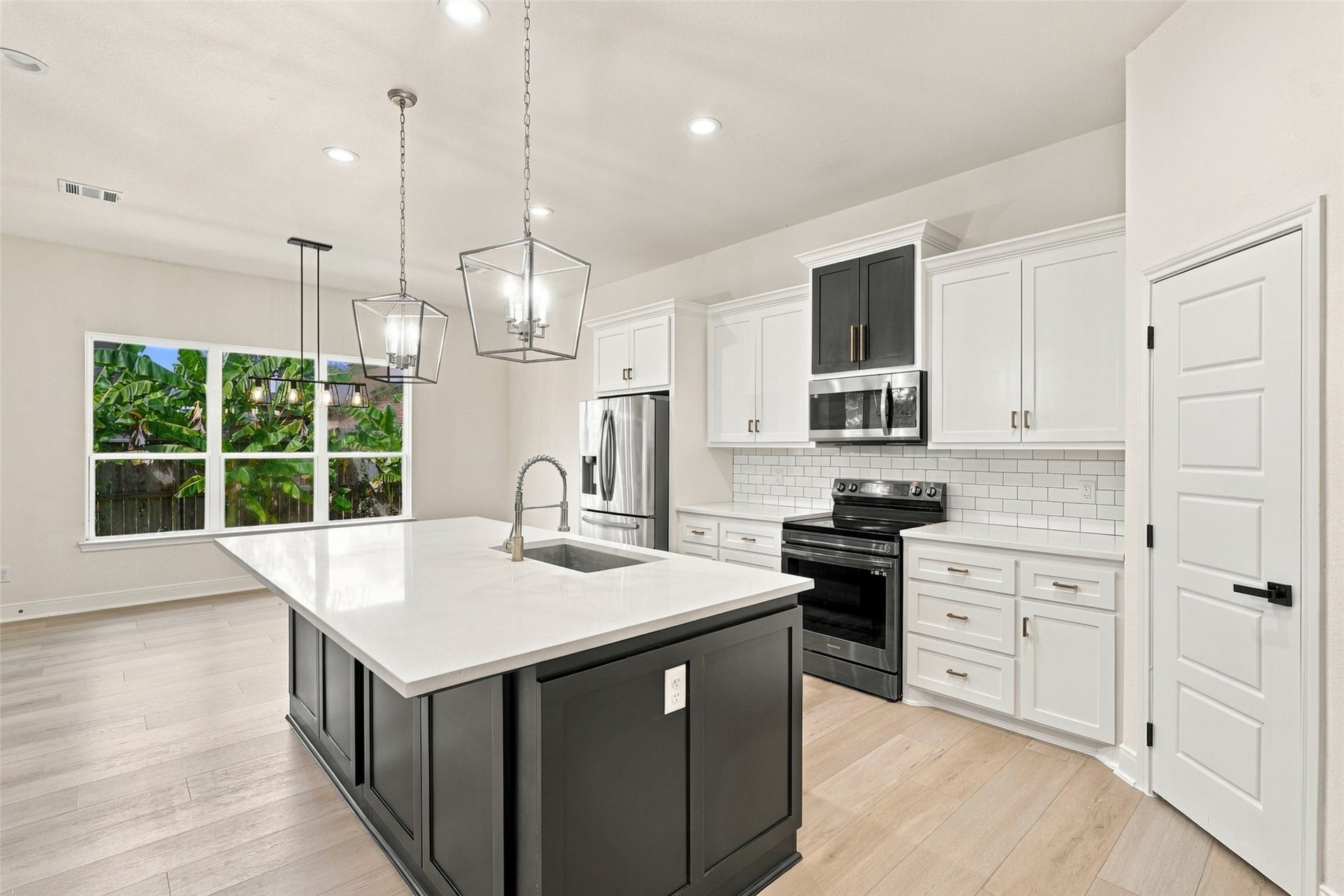 3311 Rollingwood, Montgomery, TX 77356 3311 Rollingwood, Montgomery, TX 77356