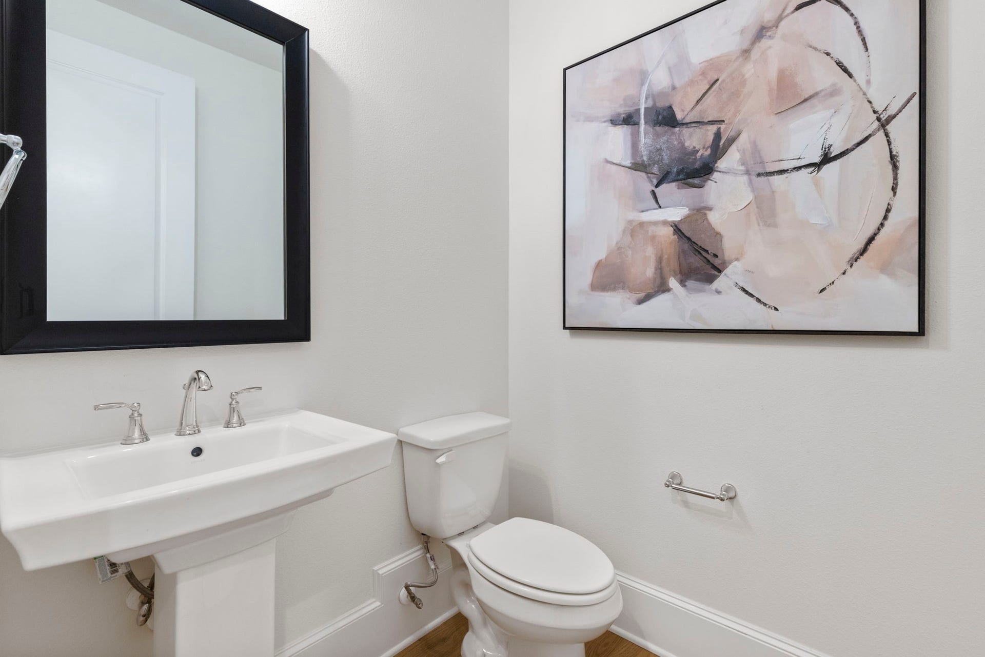 The light and bright powder bath has an elegant appeal.