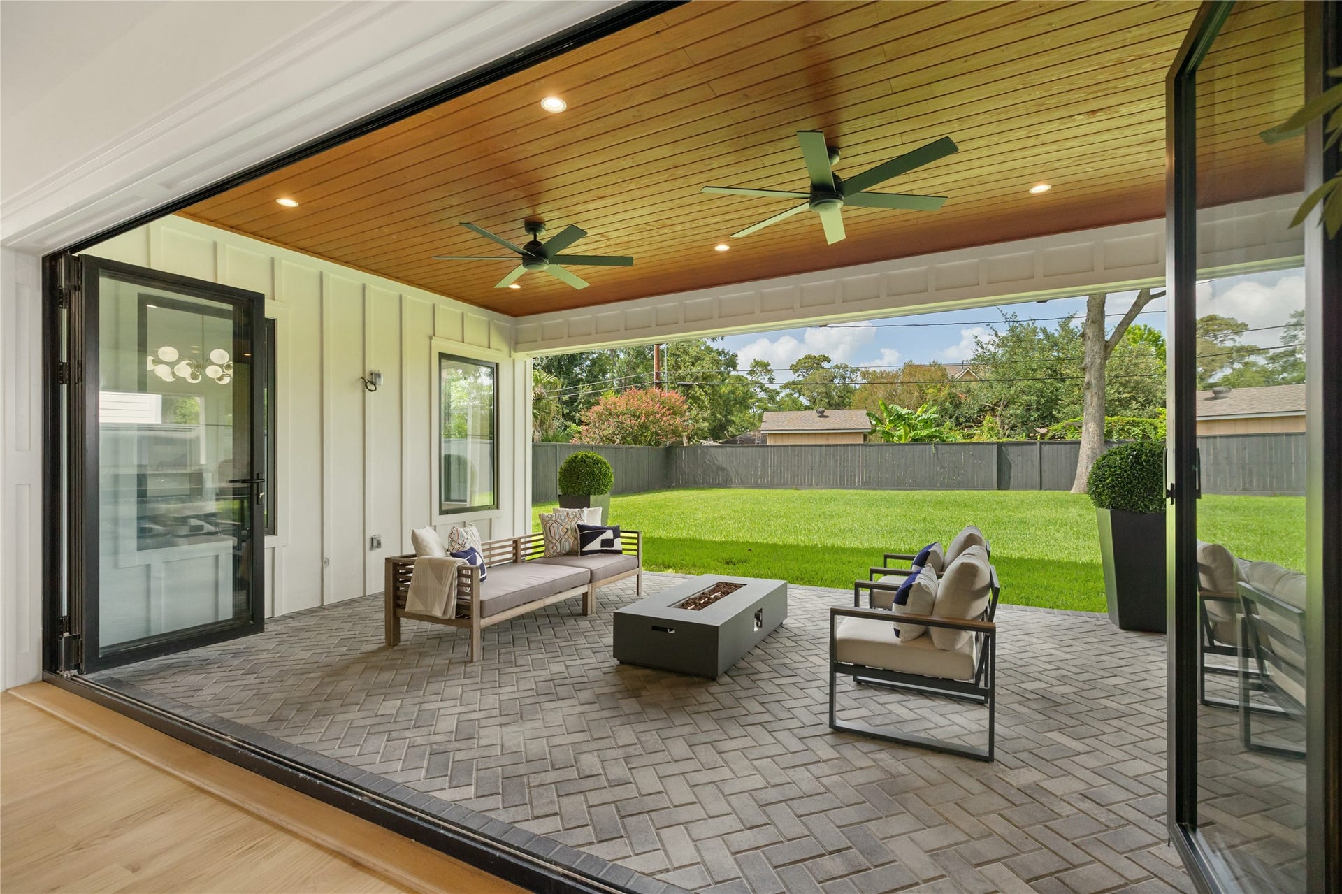 934 W 43rd Street, Houston, TX 77018 934 W 43rd Street, Houston, TX 77018