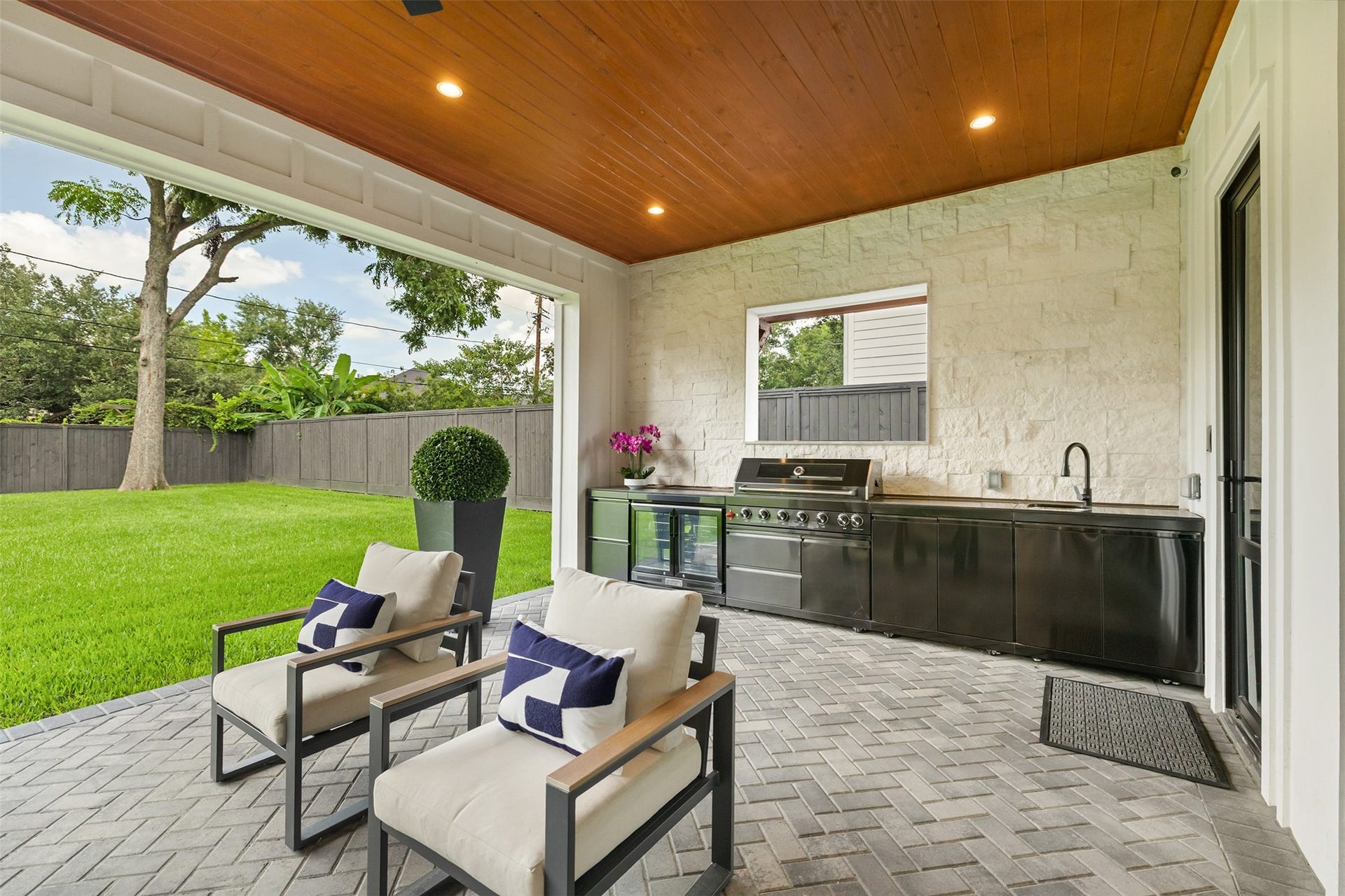 934 W 43rd Street, Houston, TX 77018 934 W 43rd Street, Houston, TX 77018