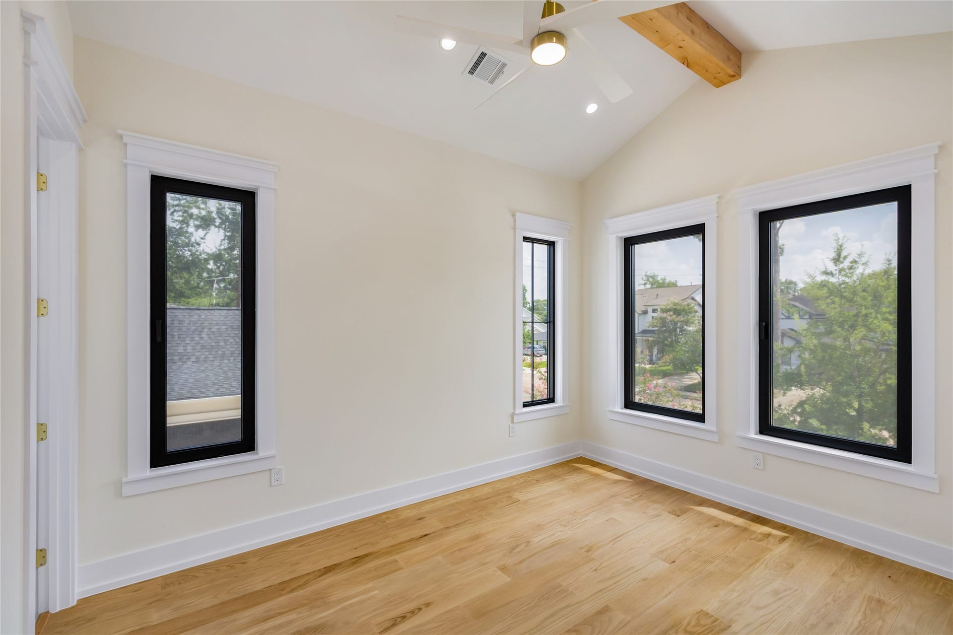 934 W 43rd Street, Houston, TX 77018 934 W 43rd Street, Houston, TX 77018