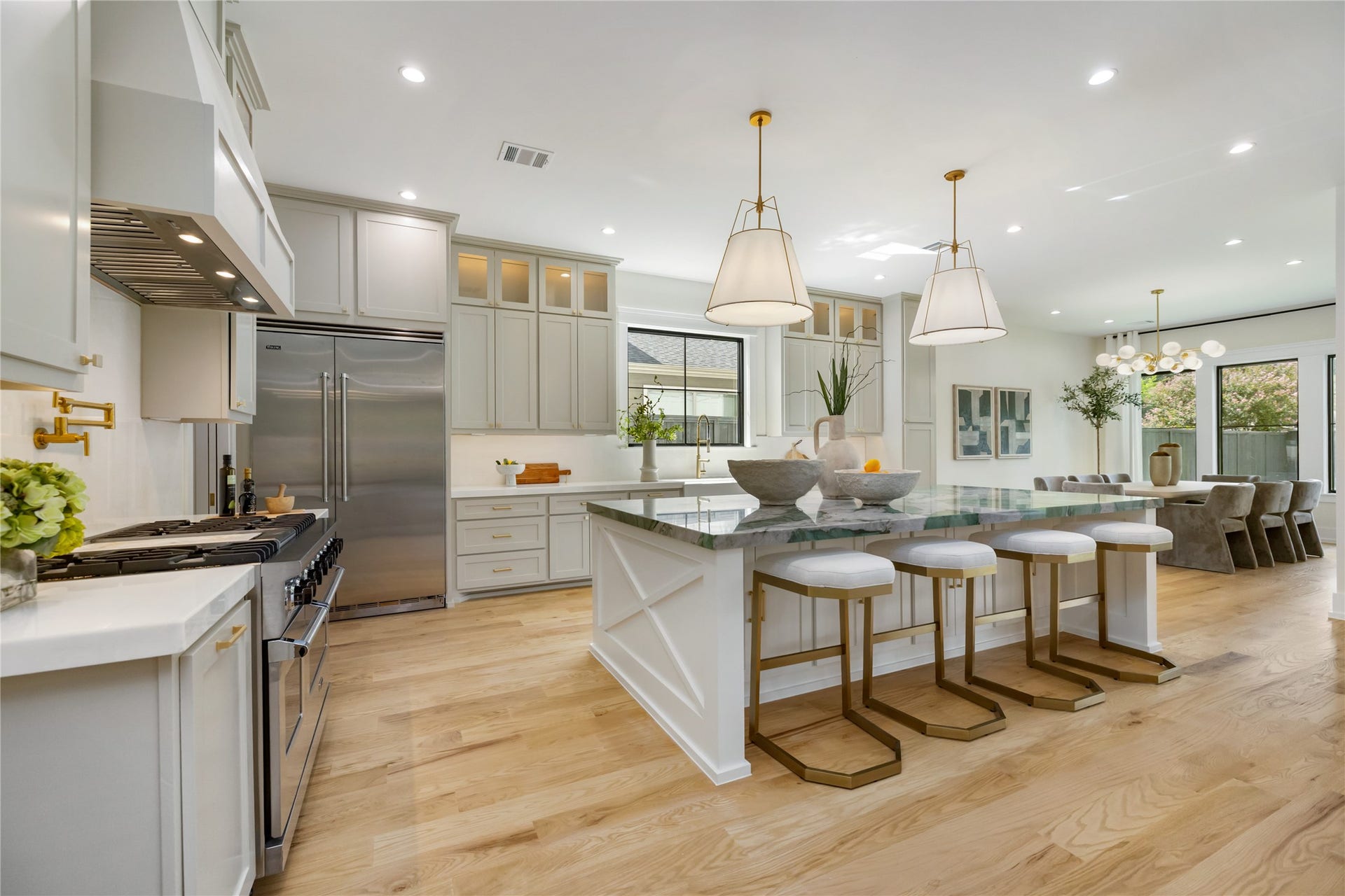 934 W 43rd Street, Houston, TX 77018 934 W 43rd Street, Houston, TX 77018