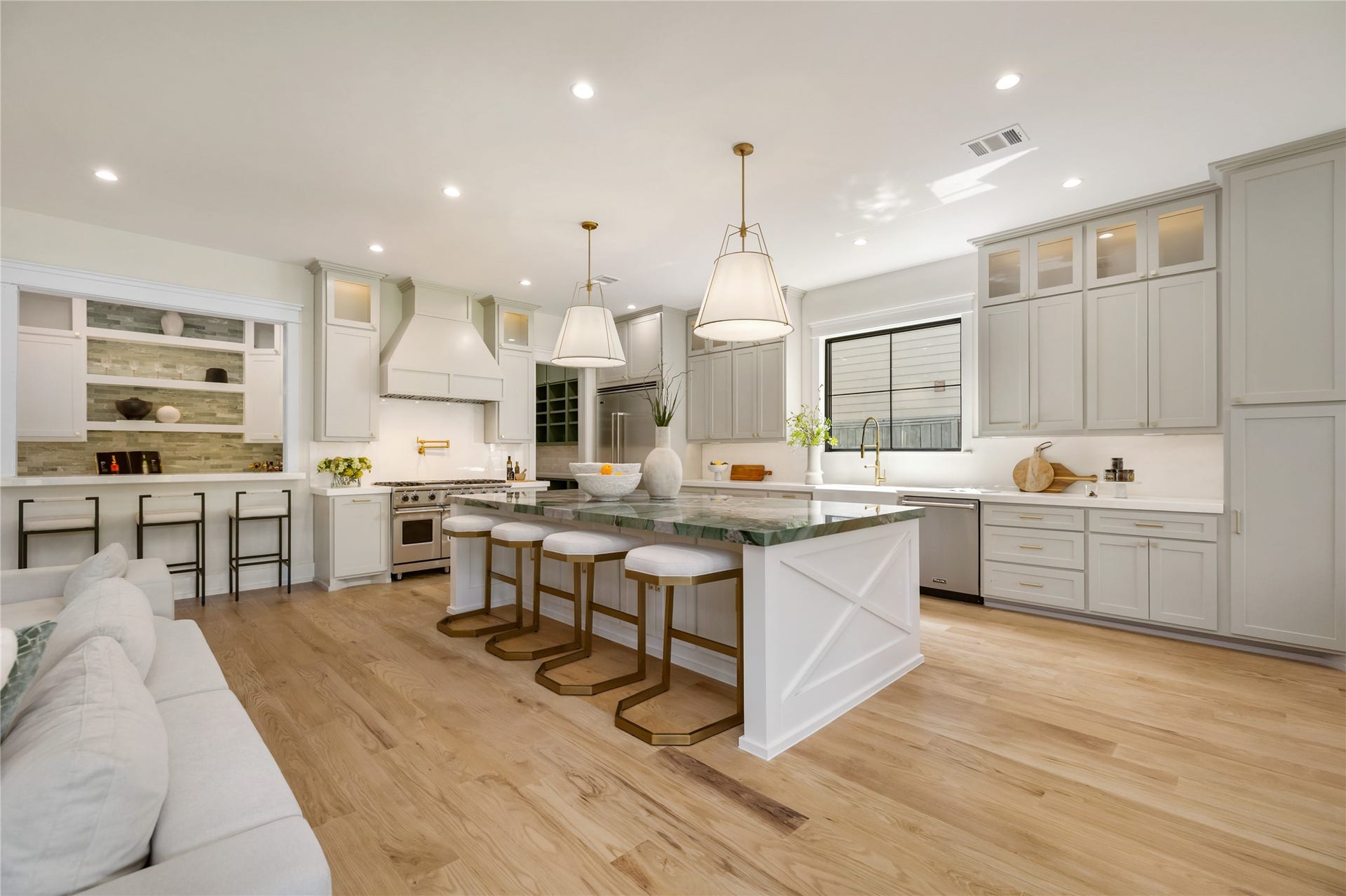 934 W 43rd Street, Houston, TX 77018 934 W 43rd Street, Houston, TX 77018