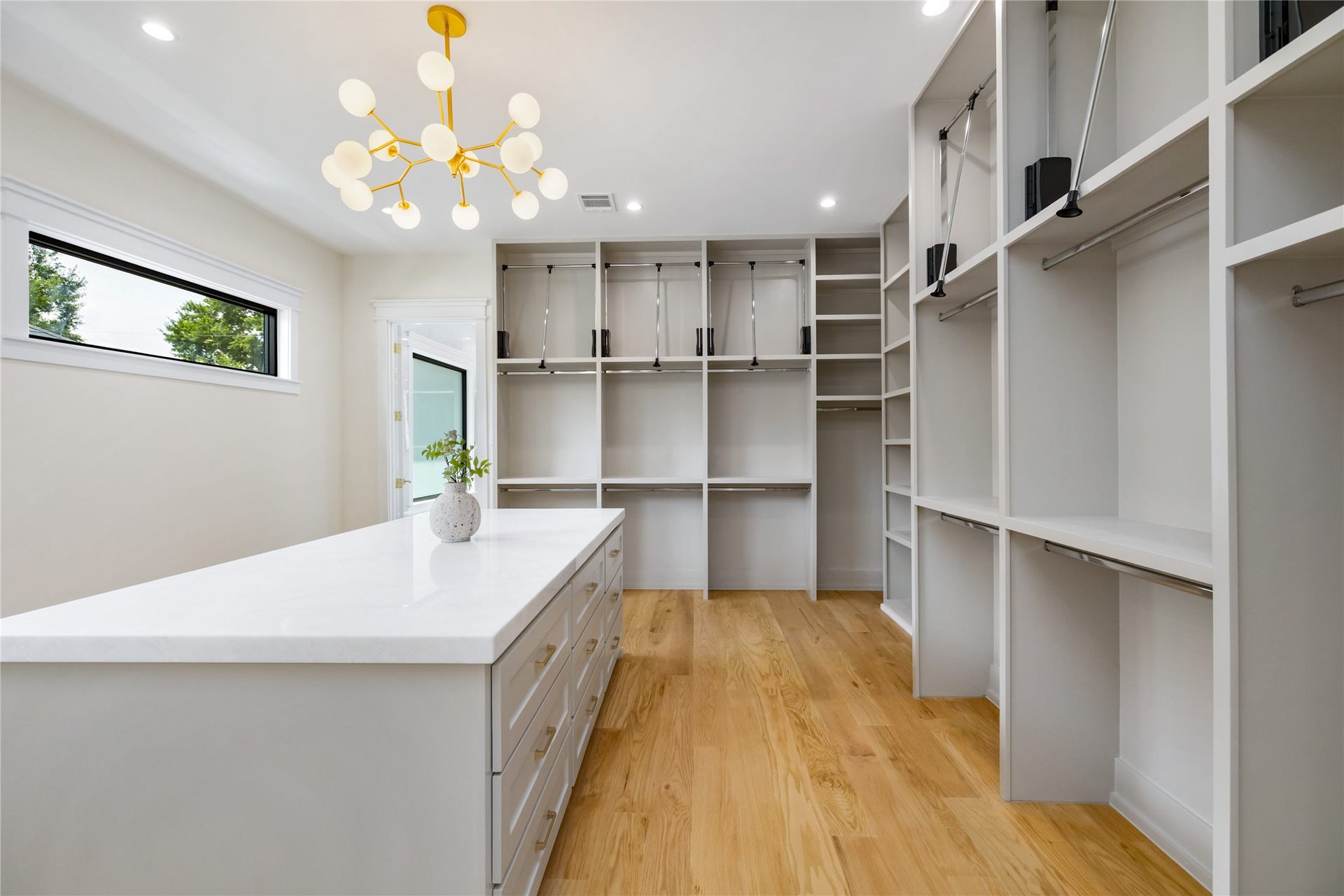 934 W 43rd Street, Houston, TX 77018 934 W 43rd Street, Houston, TX 77018