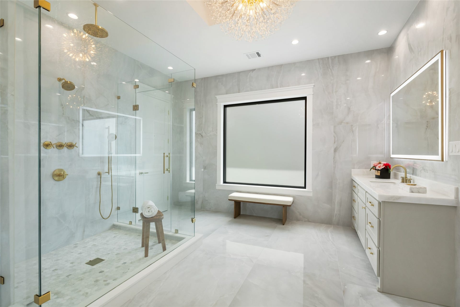 934 W 43rd Street, Houston, TX 77018 934 W 43rd Street, Houston, TX 77018