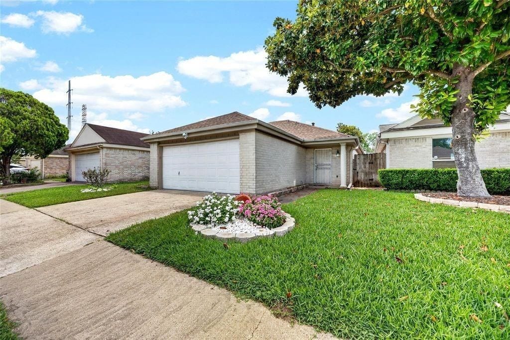 11103 Bellerive Drive, Houston, TX 77072 11103 Bellerive Drive, Houston, TX 77072