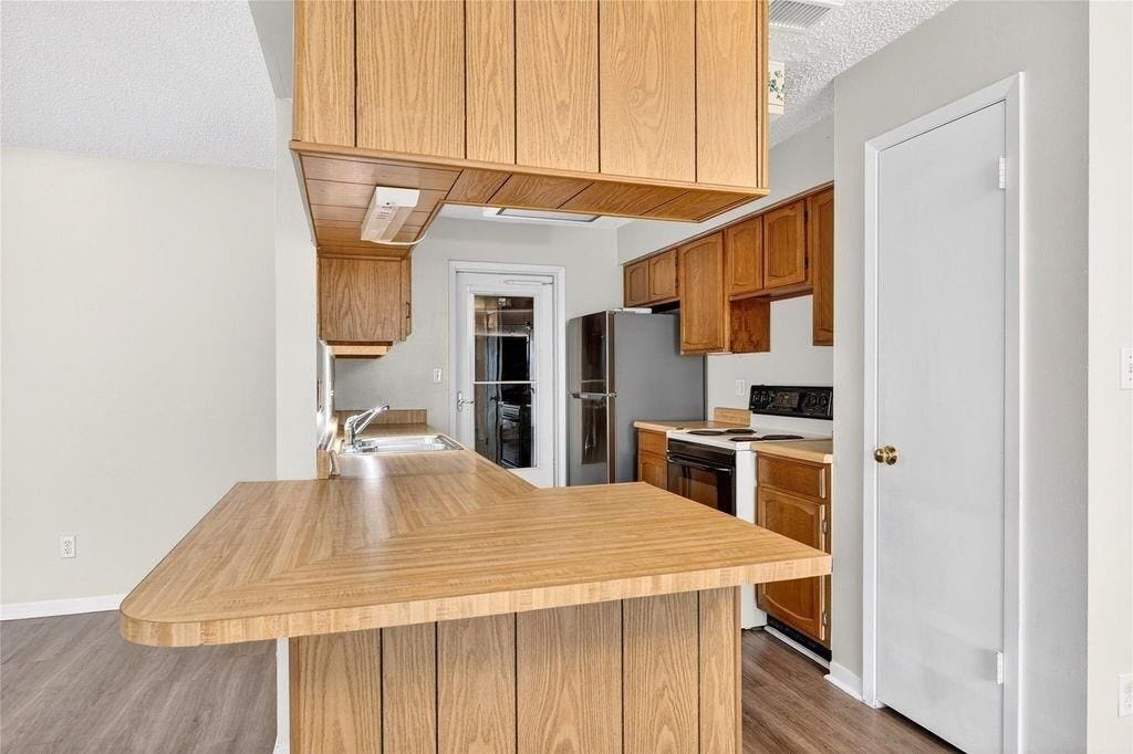 11103 Bellerive Drive, Houston, TX 77072 11103 Bellerive Drive, Houston, TX 77072