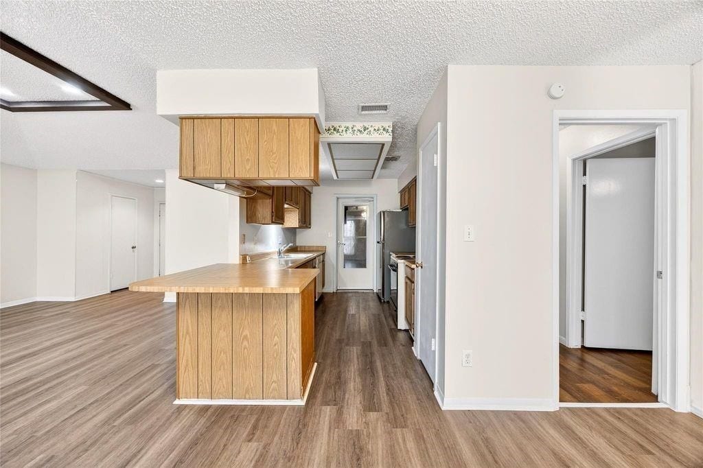 11103 Bellerive Drive, Houston, TX 77072 11103 Bellerive Drive, Houston, TX 77072