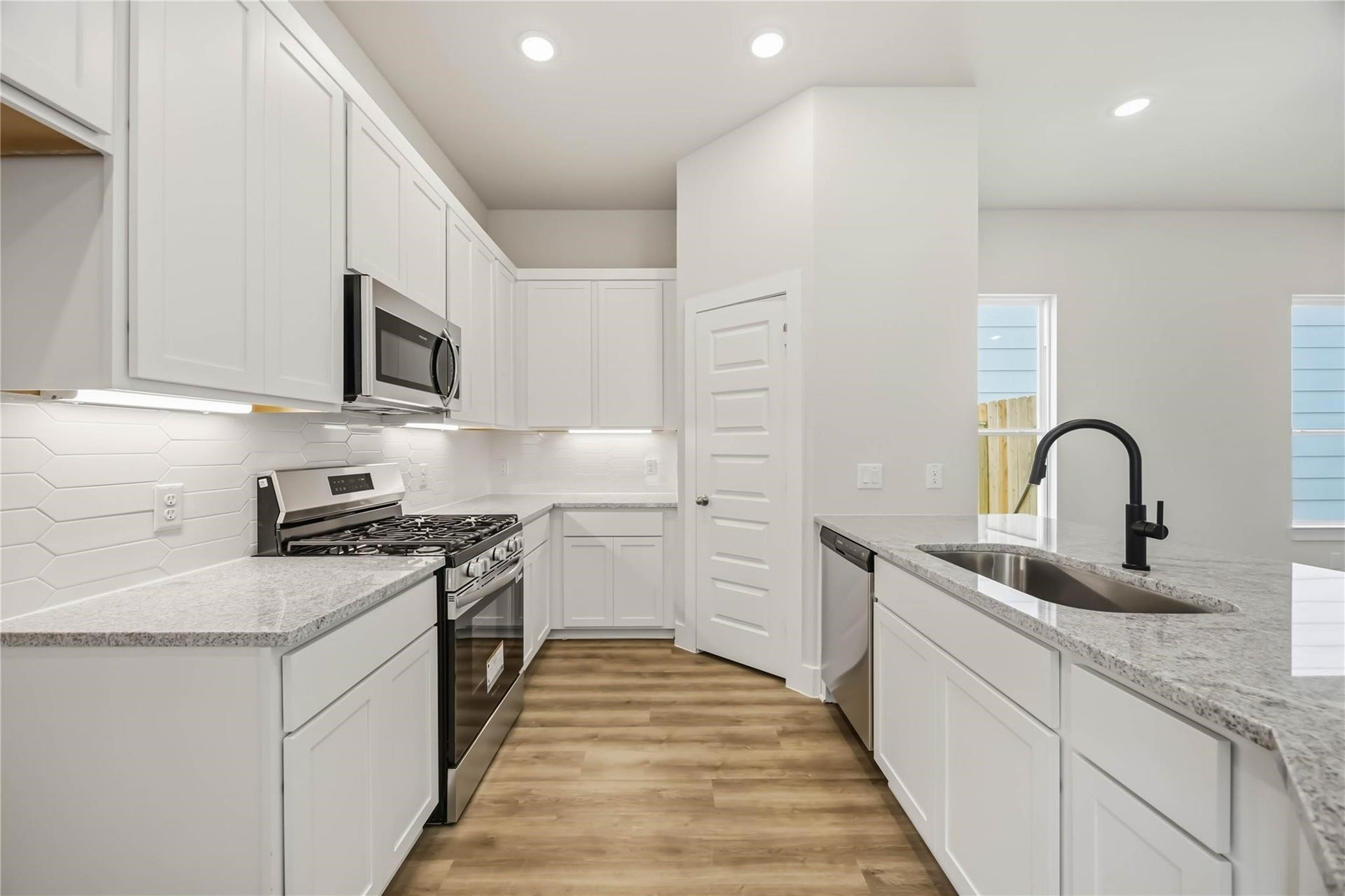 13439 Sun Cay Drive, Houston, TX 77047 Spacious kitchen with ample storage