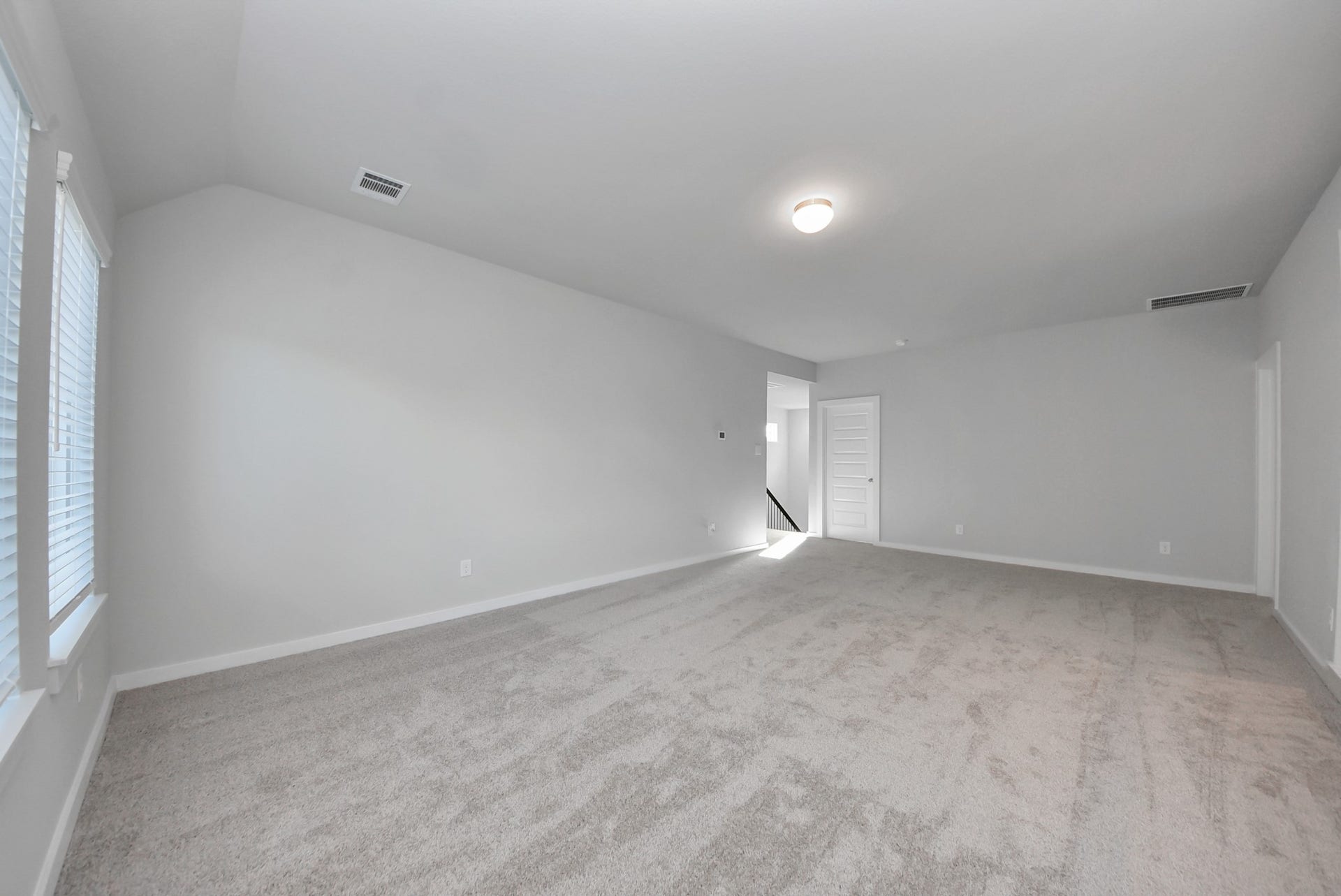 15111 Statice Trail, Houston, TX 77044 Ascend to relaxation in this fantastic game room! Ideal for both casual gatherings and adult gaming, it boasts plush carpet, lofty ceilings, custom paint, and ample windows for abundant natural light
