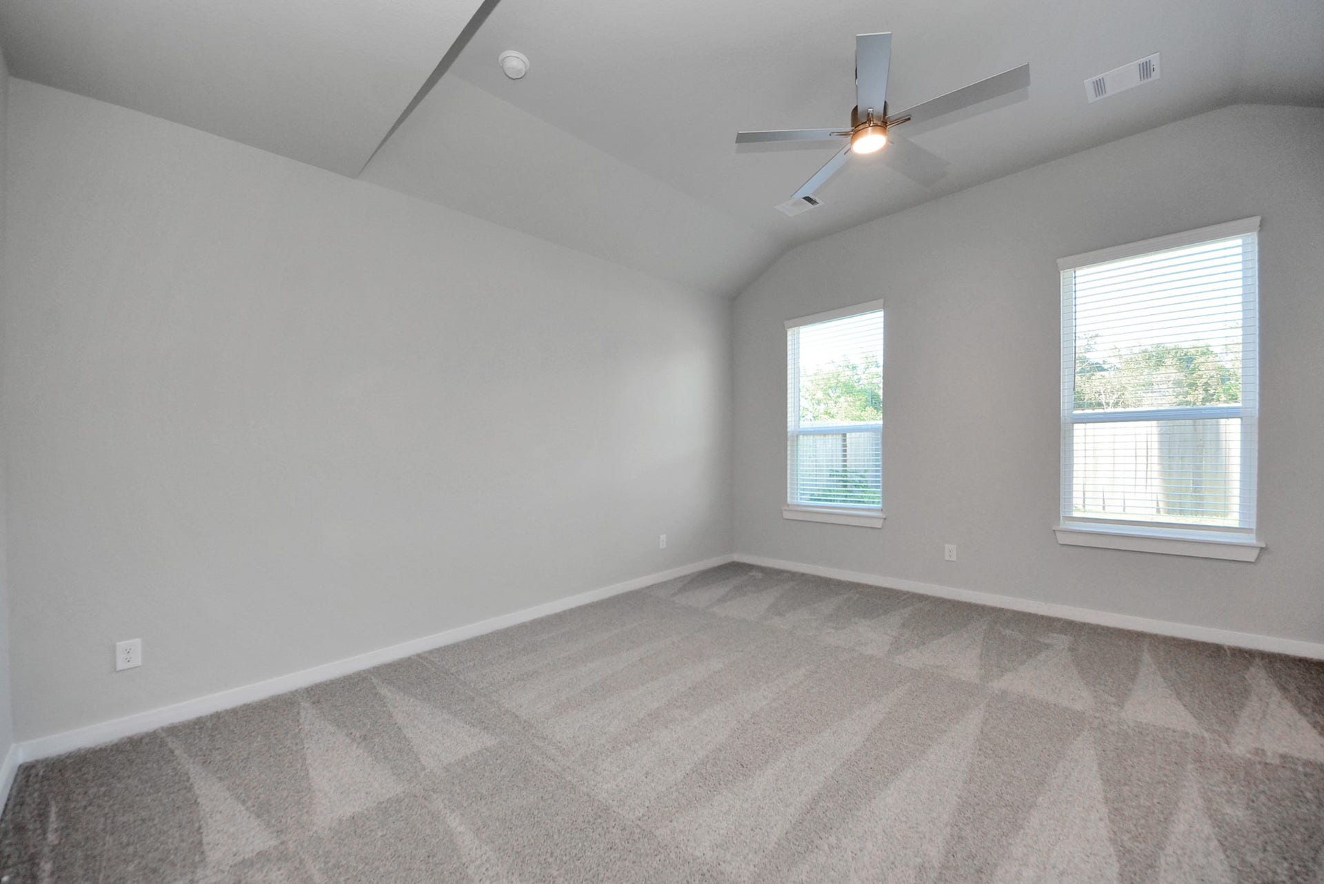 15111 Statice Trail, Houston, TX 77044 Retreat to the luxurious primary suite, your perfect escape for unwinding after a long day. Located on the first floor, this spacious room features plush carpeting, calming paint tones, high ceilings, and large windows with privacy blinds.