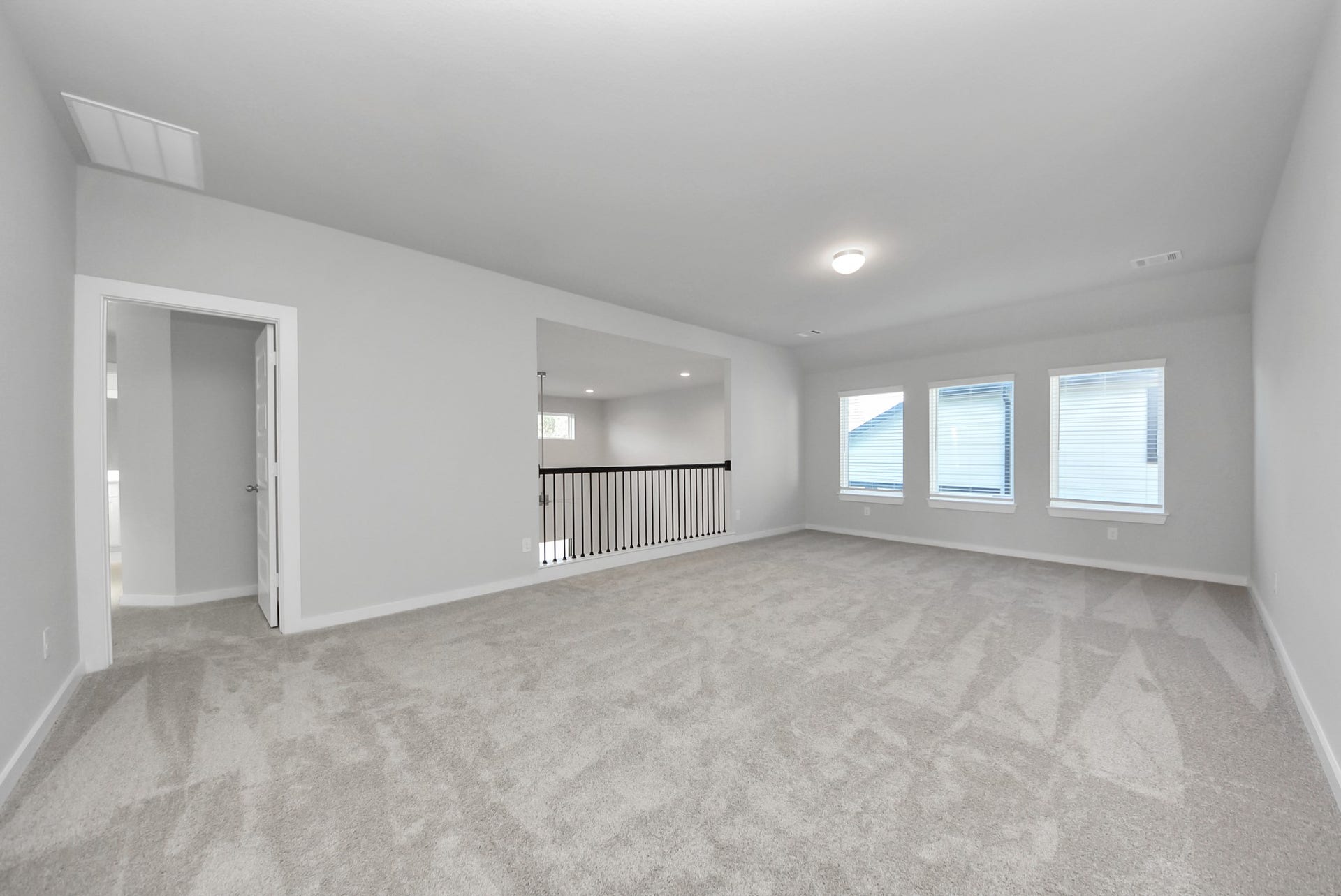 15111 Statice Trail, Houston, TX 77044 Come upstairs and enjoy a day of leisure in this fabulous game room! This is the perfect hangout spot or adult game room! Features plush carpet, high ceilings, custom paint and windows for plenty of natural light.