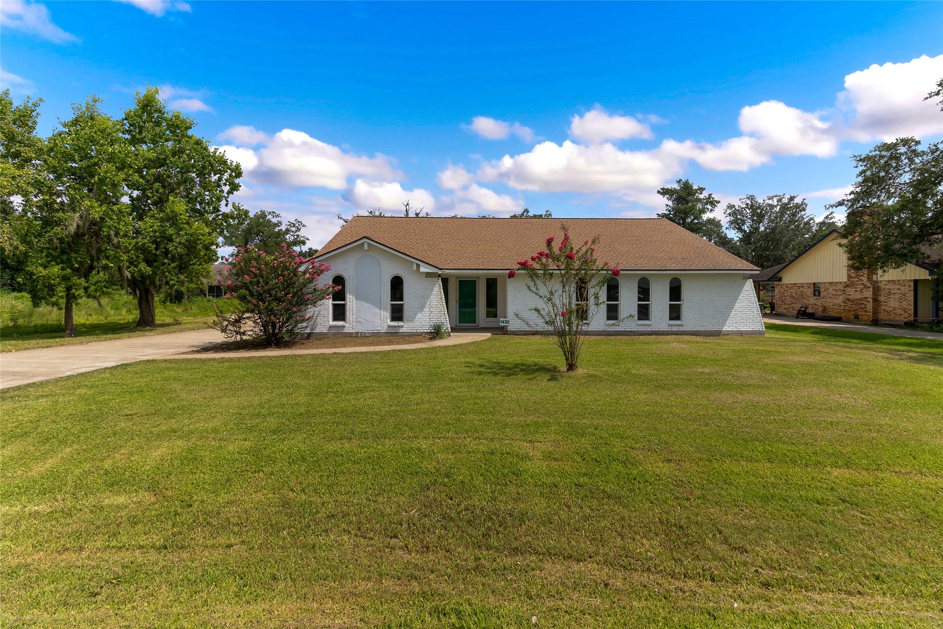 1430 North Rd, Lake Jackson, TX 77566 Welcome to 1430 North Road! Situated on a half acre lot and conveniently located between Lake Jackson and Brazoria, this property offers a country feel just outside town.