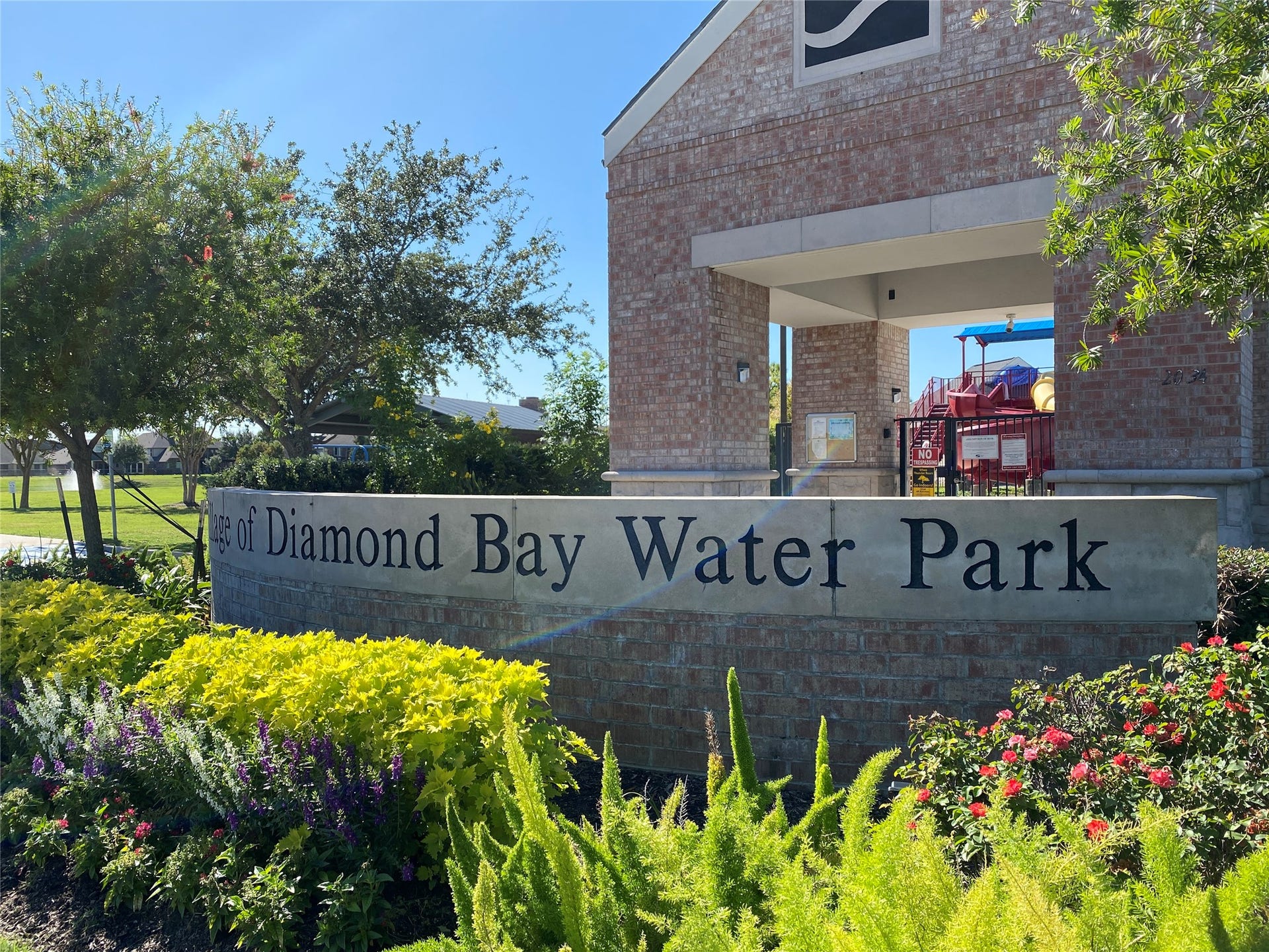 Shadow Creek Ranch offers an impressive variety of recreational amenities, including the Village of Diamond Bay Water Park! This neighborhood aquatic facility adds to the community's resort-style appeal, complementing its swimming pools, playgrounds, parks, sports courts & extensive walking trails.