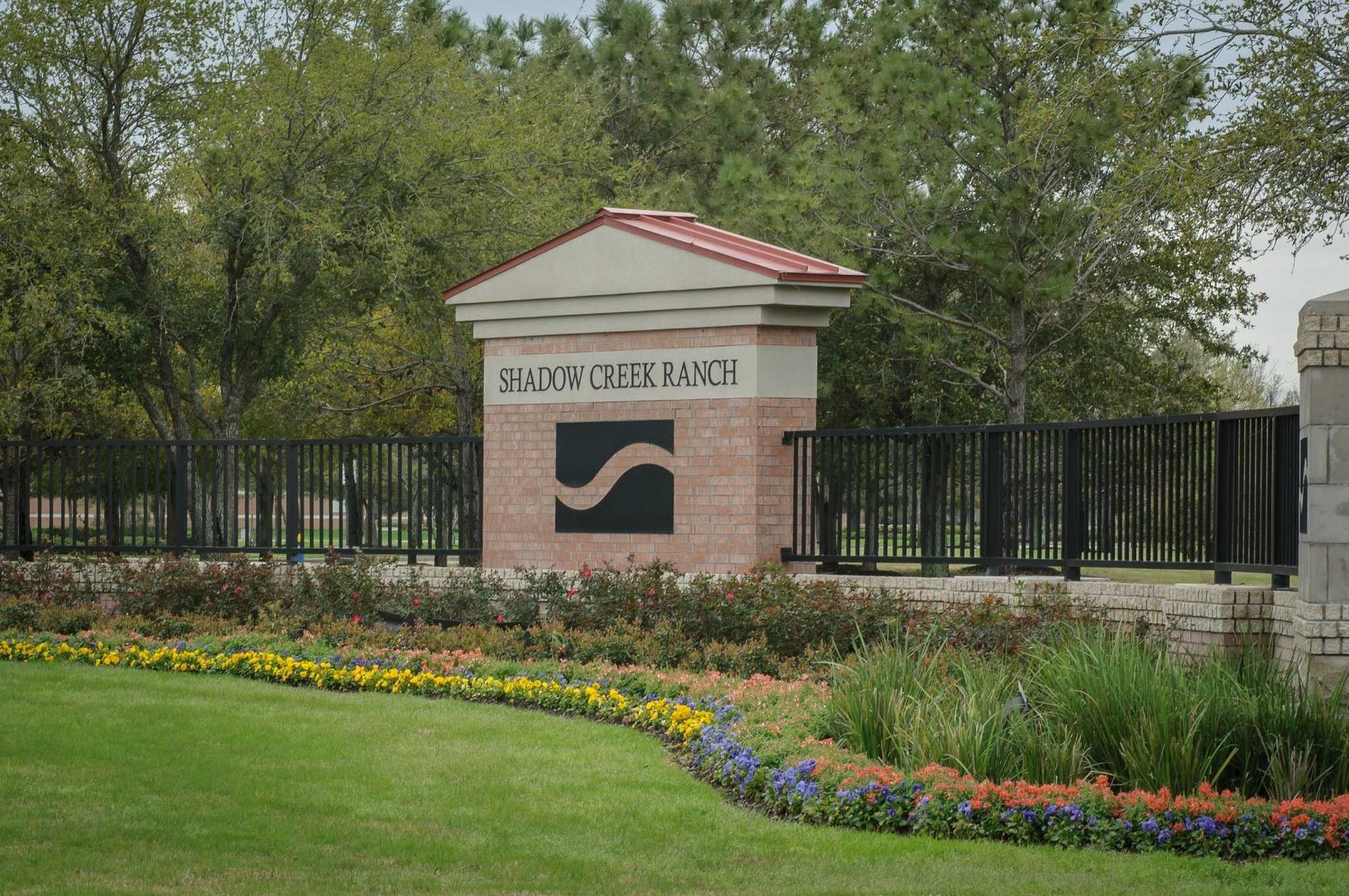 Welcome to Shadow Creek Ranch, one of Pearland's established master-planned communities! Beautifully landscaped entrances, neighborhood parks, recreational facilities & walking trails create an inviting setting. Residents enjoy convenient access to shopping, dining & major thoroughfares throughout the Pearland area.