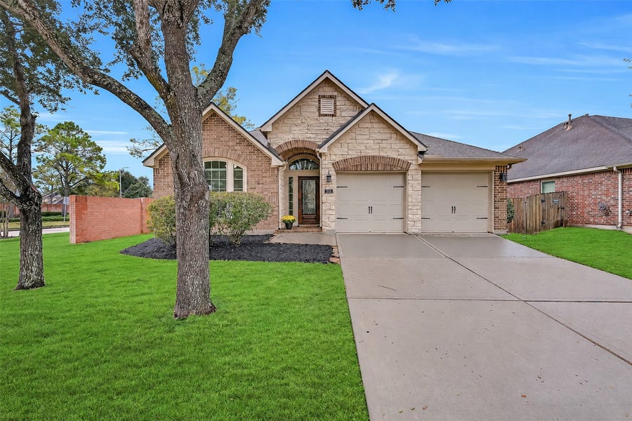 Property photo for 2818 Silhouette Bay Drive, Pearland, TX