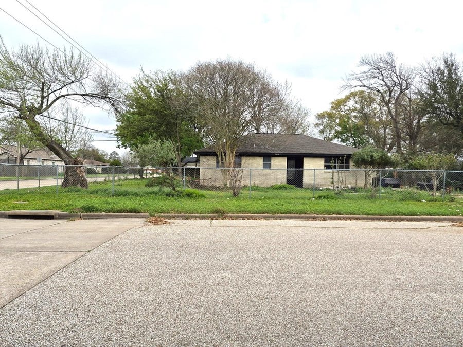 Property photo for 2418 28th Avenue N, Texas City, TX