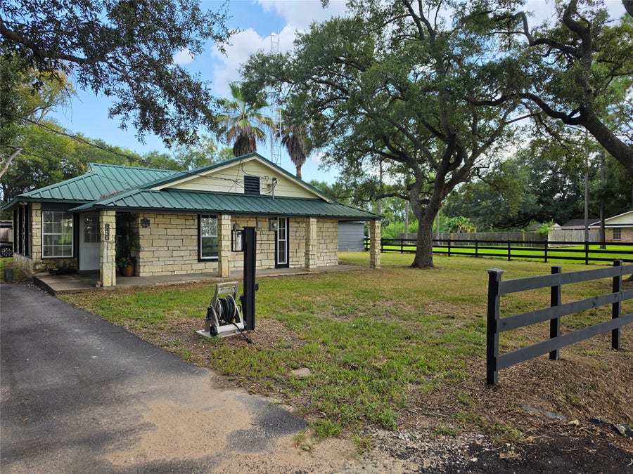 Property photo for 8435 Peters Road, Manvel, TX