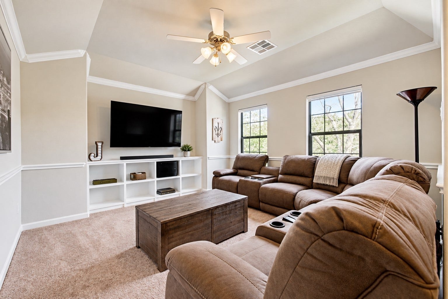 1154 W 10th Street, Houston, TX 77008 Game Room