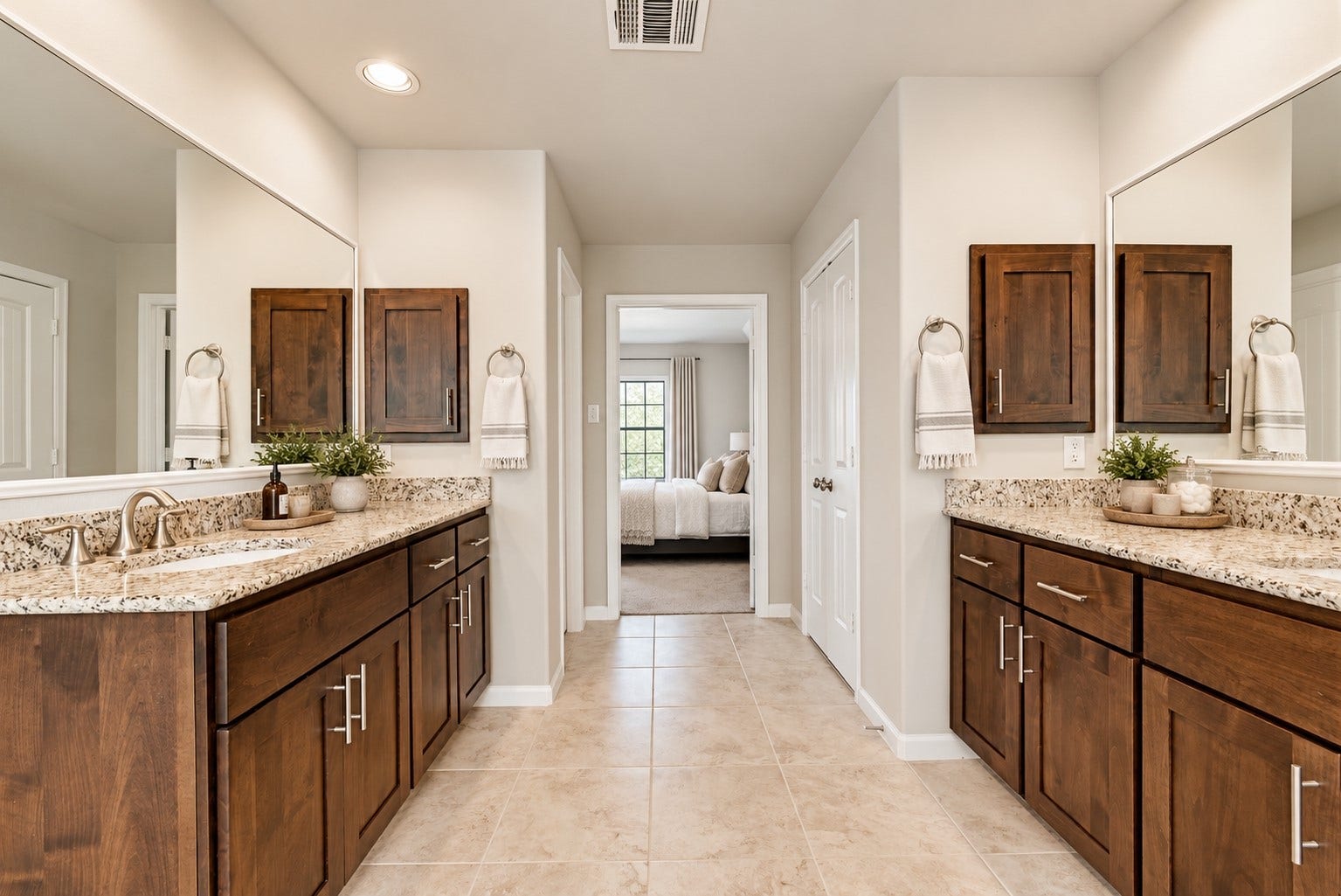 1154 W 10th Street, Houston, TX 77008 Primary Bathroom - Separate / Double Sinks