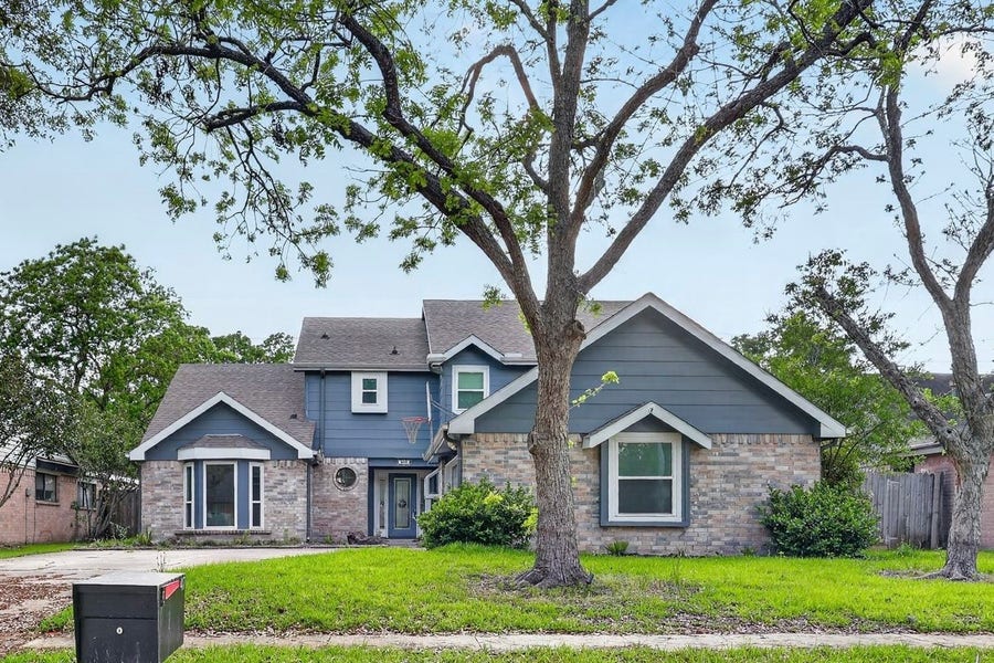 Property photo for 417 W Hillary Circle, Sugar Land, TX