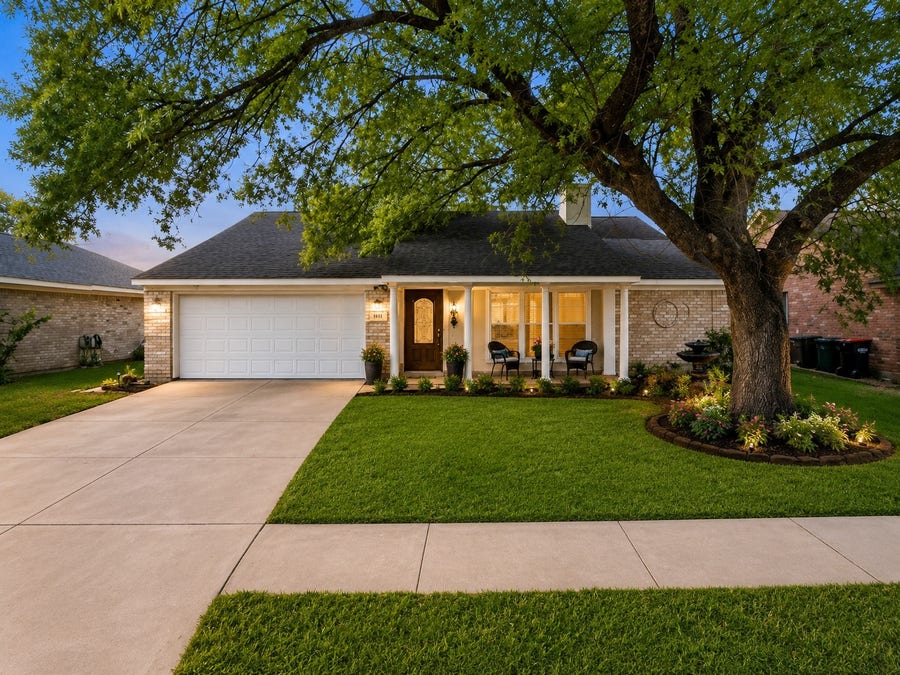 Property photo for 9627 Oldenburg Lane, Houston, TX