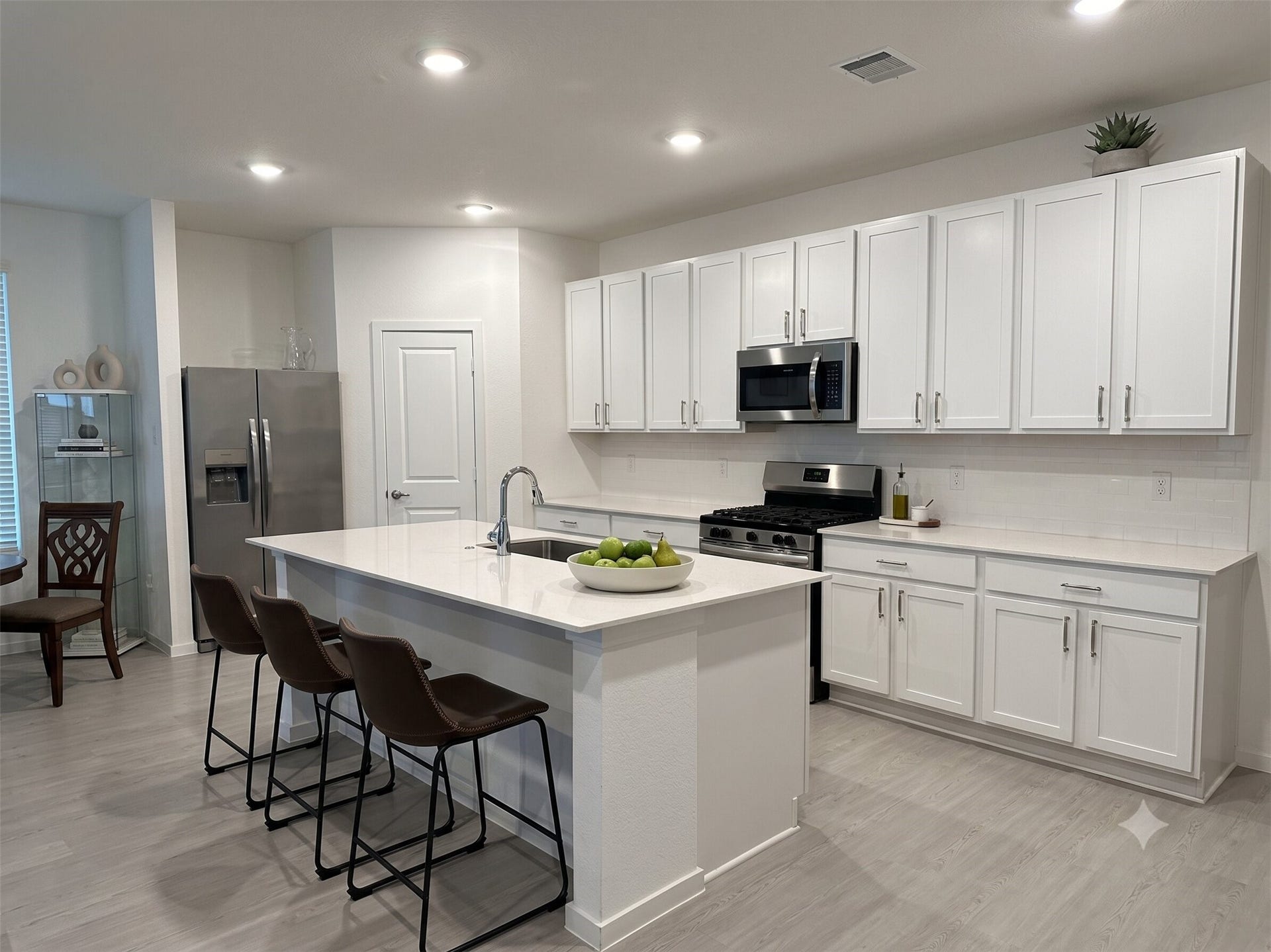 2605 Lago Costa Drive, Texas City, TX 77568 Virtually Staged