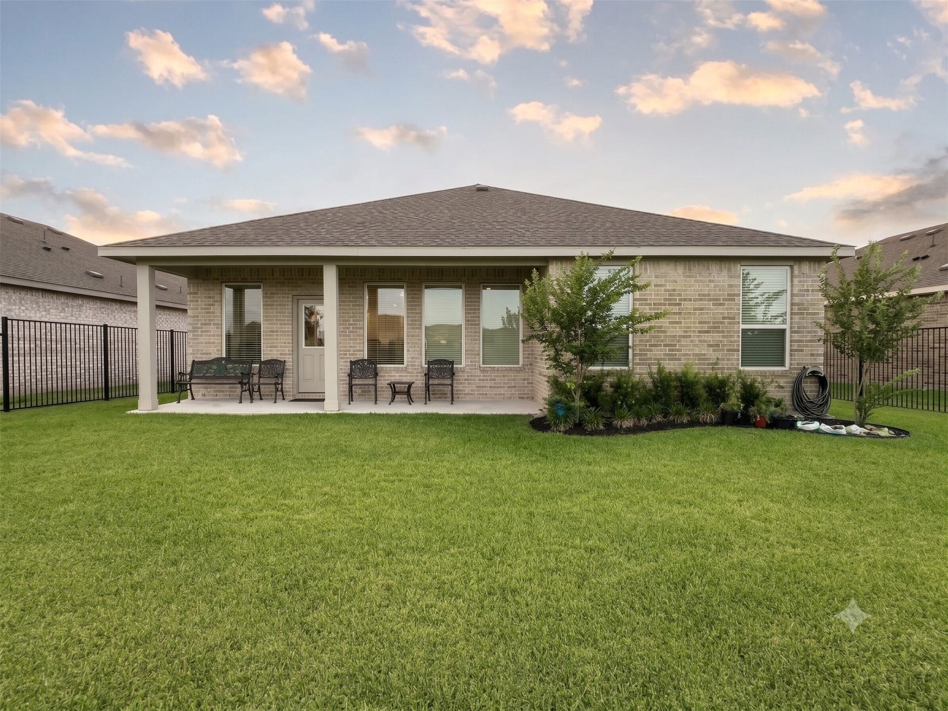 2605 Lago Costa Drive, Texas City, TX 77568 Virtually Staged