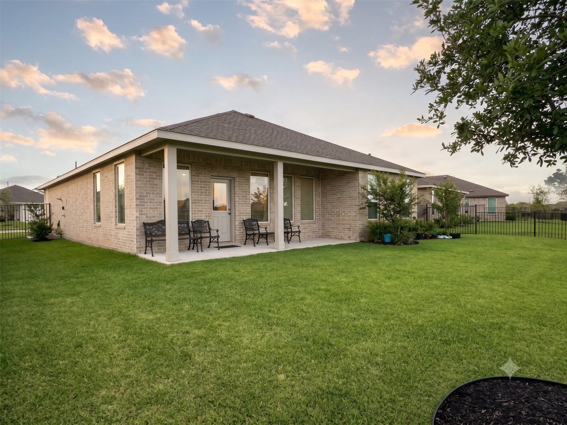 2605 Lago Costa Drive, Texas City, TX 77568 Virtually Staged