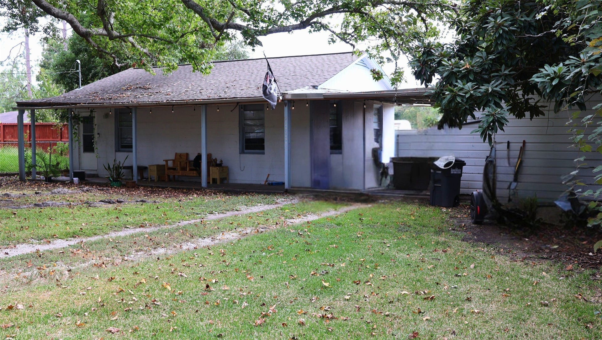 7029 Church Lane, Hitchcock, TX 77563 One-car garage next to the house and connected by a breezeway.