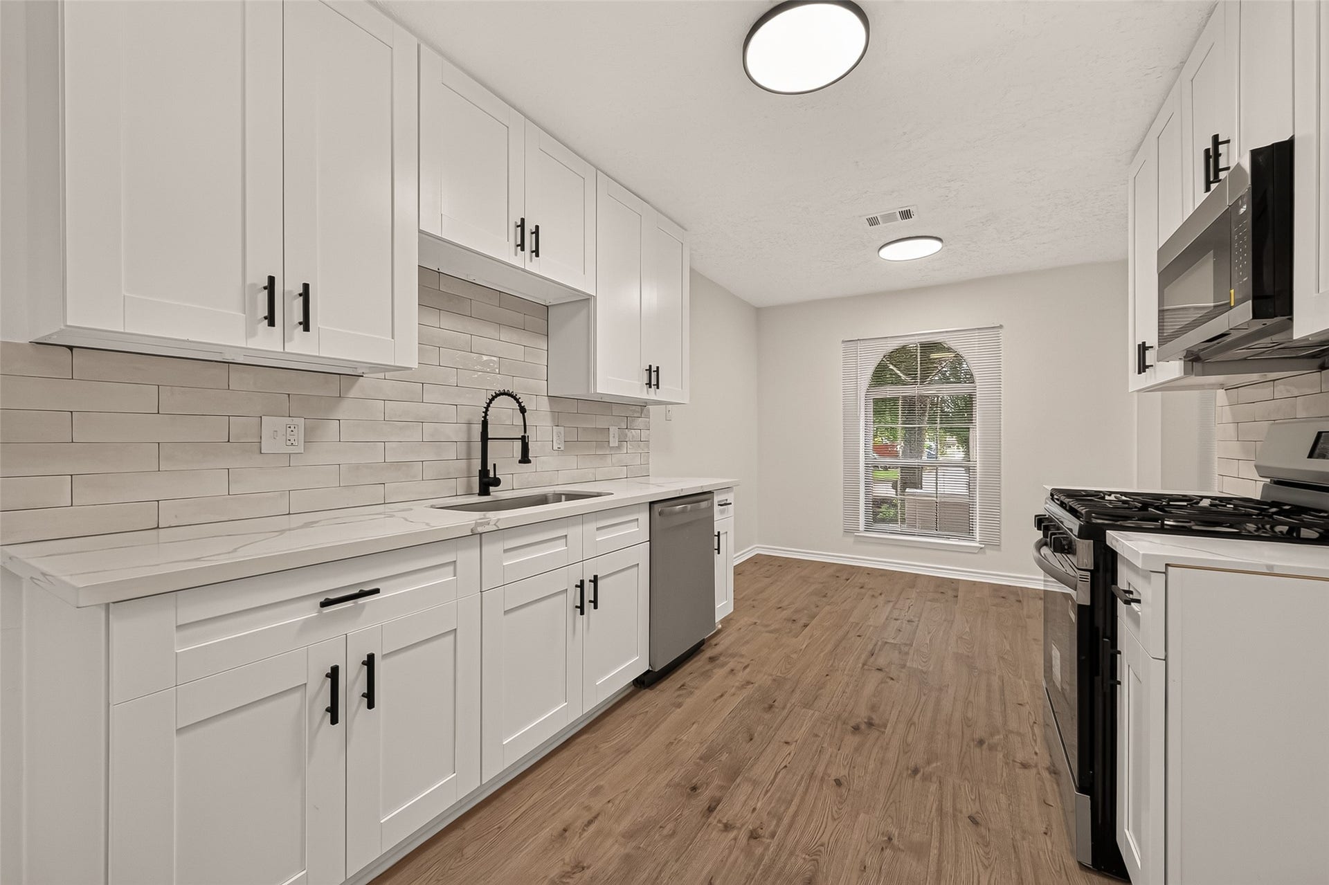 1910 Rainy River Drive, Houston, TX 77088 1910 Rainy River Drive, Houston, TX 77088
