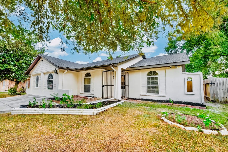 Property photo for 1910 Rainy River Drive, Houston, TX