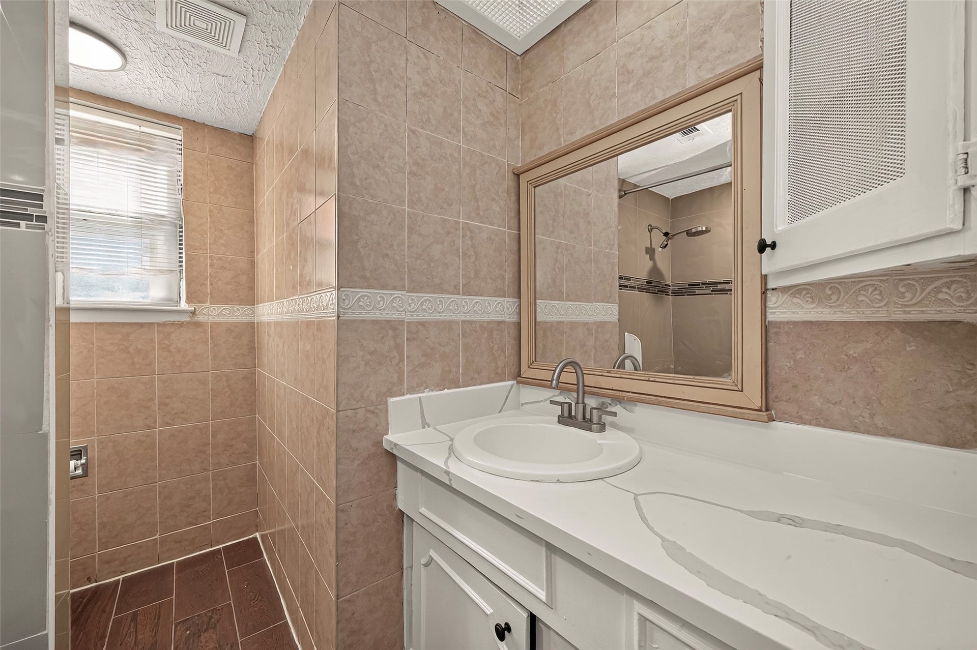 1910 Rainy River Drive, Houston, TX 77088 1910 Rainy River Drive, Houston, TX 77088
