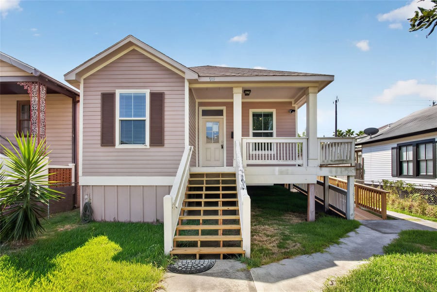 Property photo for 919 Postoffice, Galveston, TX