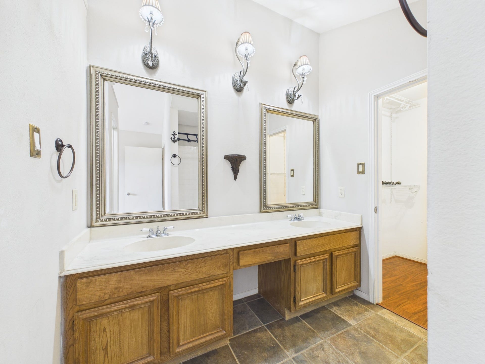 15938 Seahorse Drive, #275, Houston, TX 77062 Primary Bath with Dual Vanities, Walk-in Closet & Water Closet