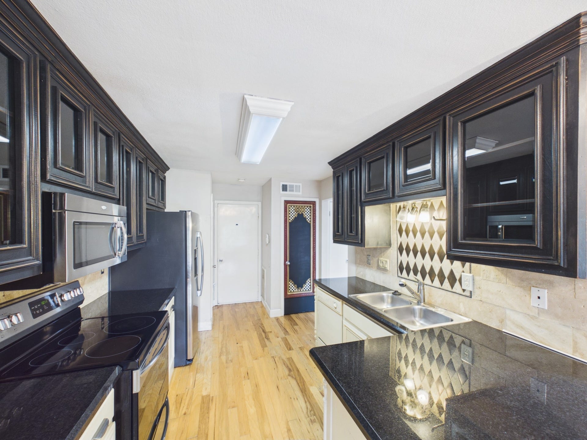 15938 Seahorse Drive, #275, Houston, TX 77062 Electric Range, Microwave, French Door Refrigerator, Double Sink & Dishwasher