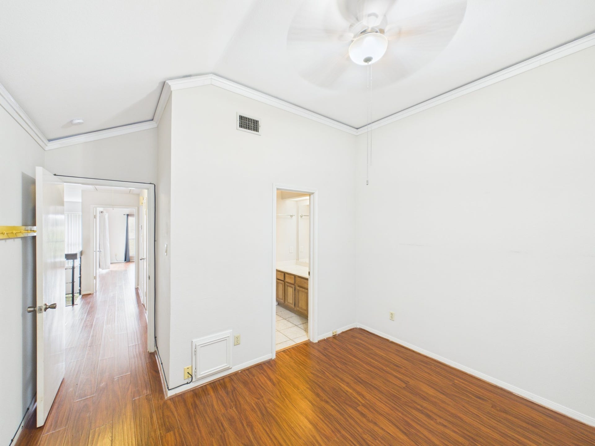 15938 Seahorse Drive, #275, Houston, TX 77062 First Bedroom with En-Suite Bath