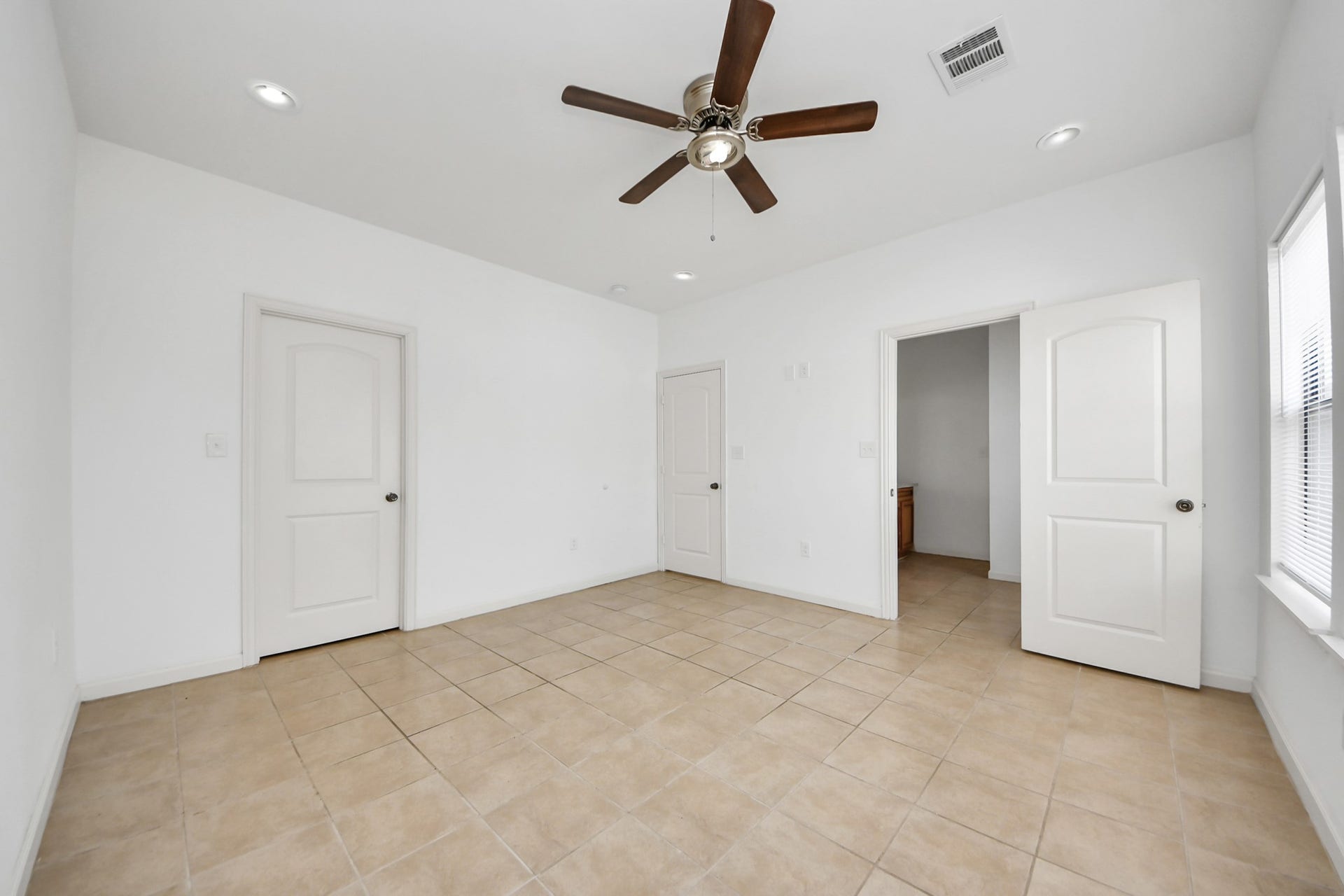 4327 Oak Ridge Drive, #B, Pasadena, TX 77503 Master Bedroom