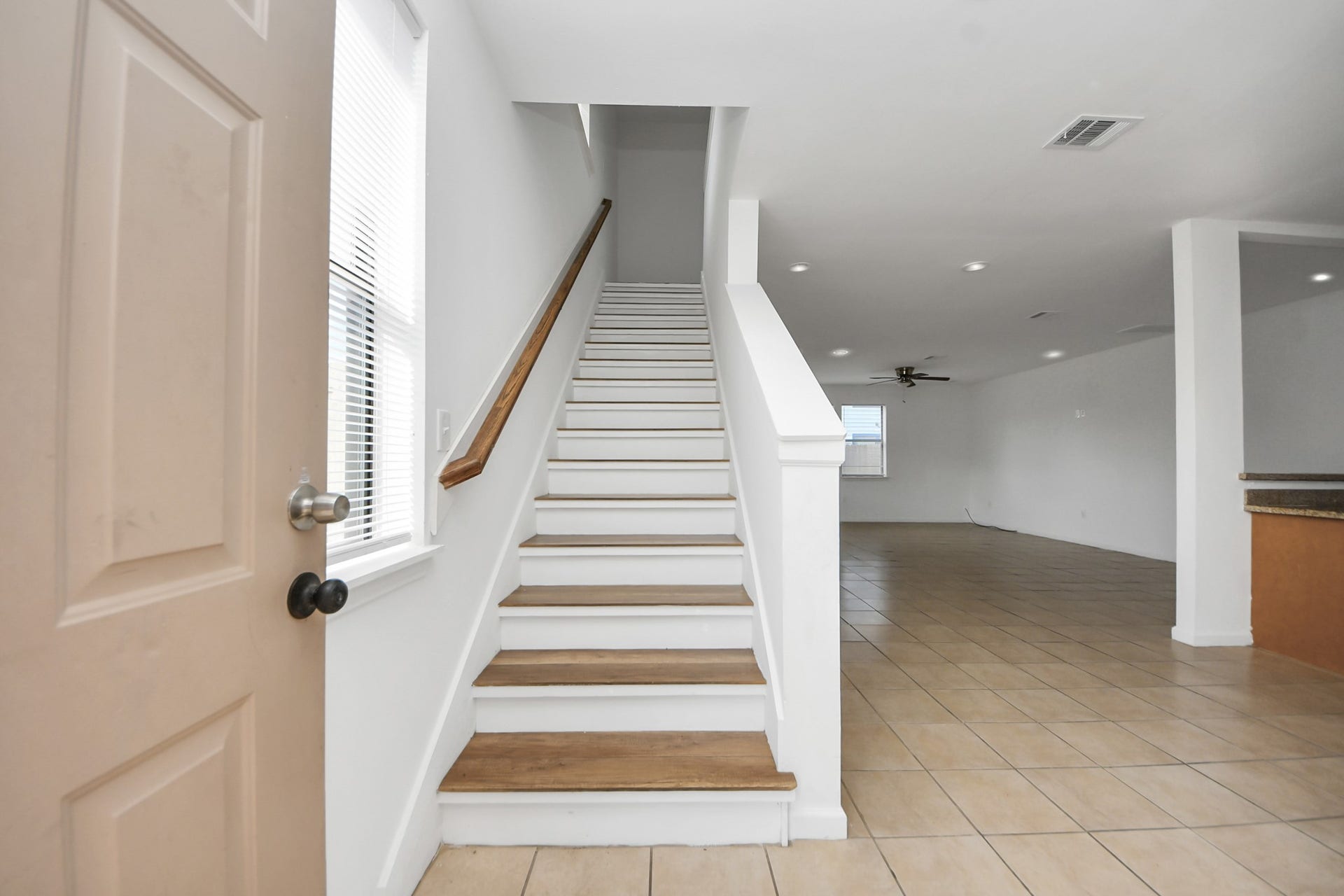4327 Oak Ridge Drive, #B, Pasadena, TX 77503 Entry