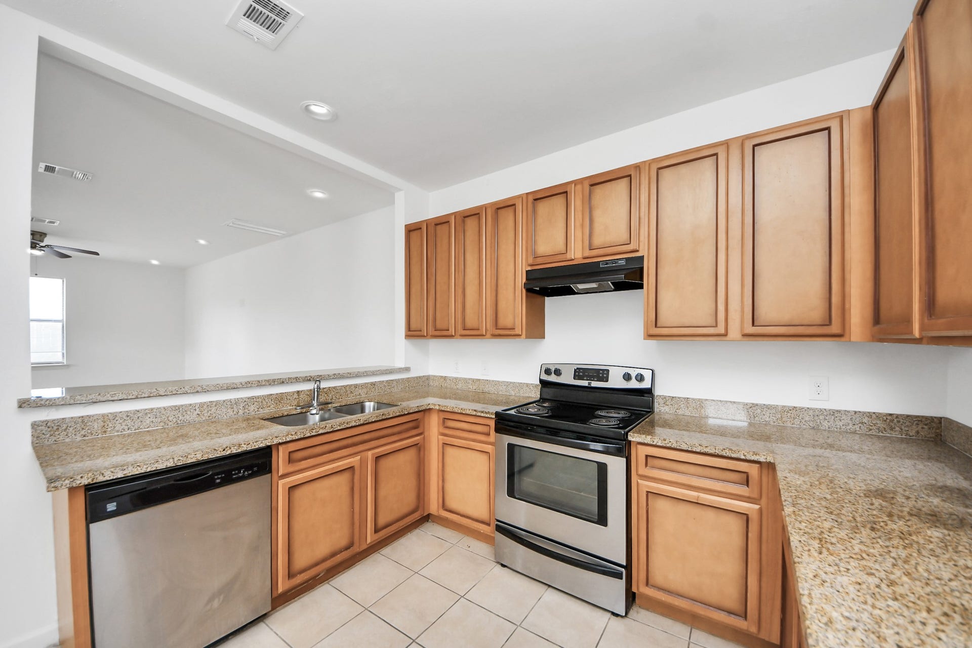 4327 Oak Ridge Drive, #B, Pasadena, TX 77503 Kitchen
