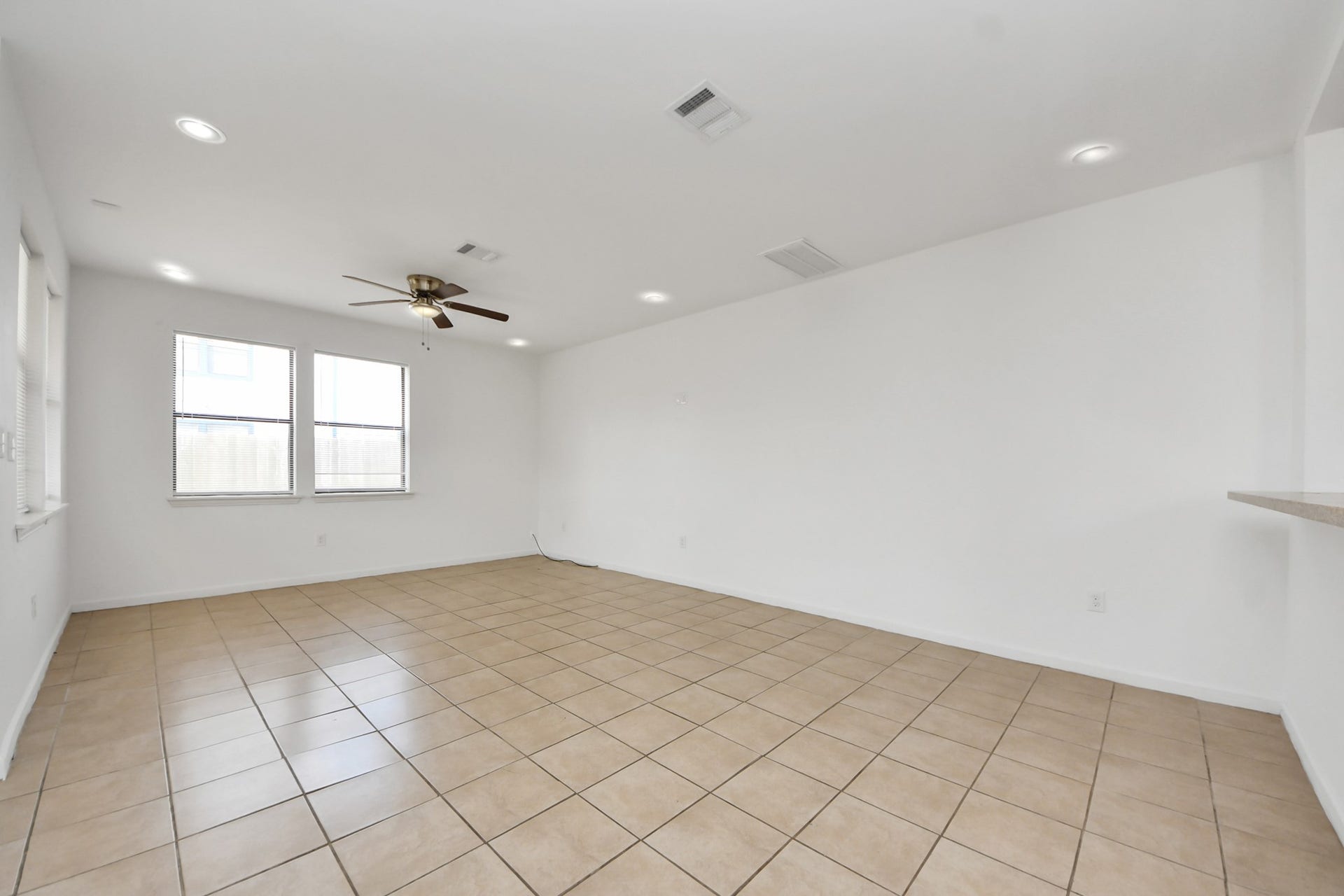 4327 Oak Ridge Drive, #B, Pasadena, TX 77503 Living Room