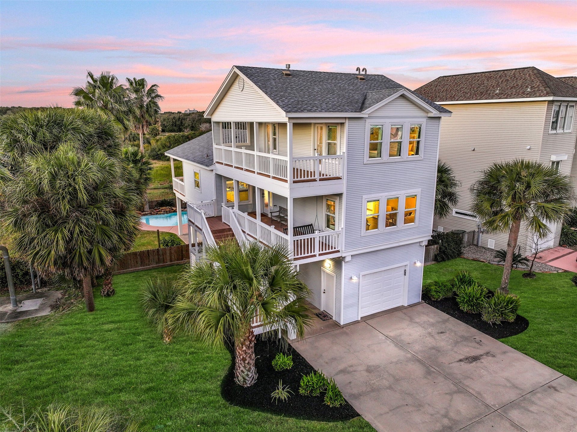 13414 Binnacle Way, Galveston, TX 77554 Welcome to 13414 Binnacle Way!
