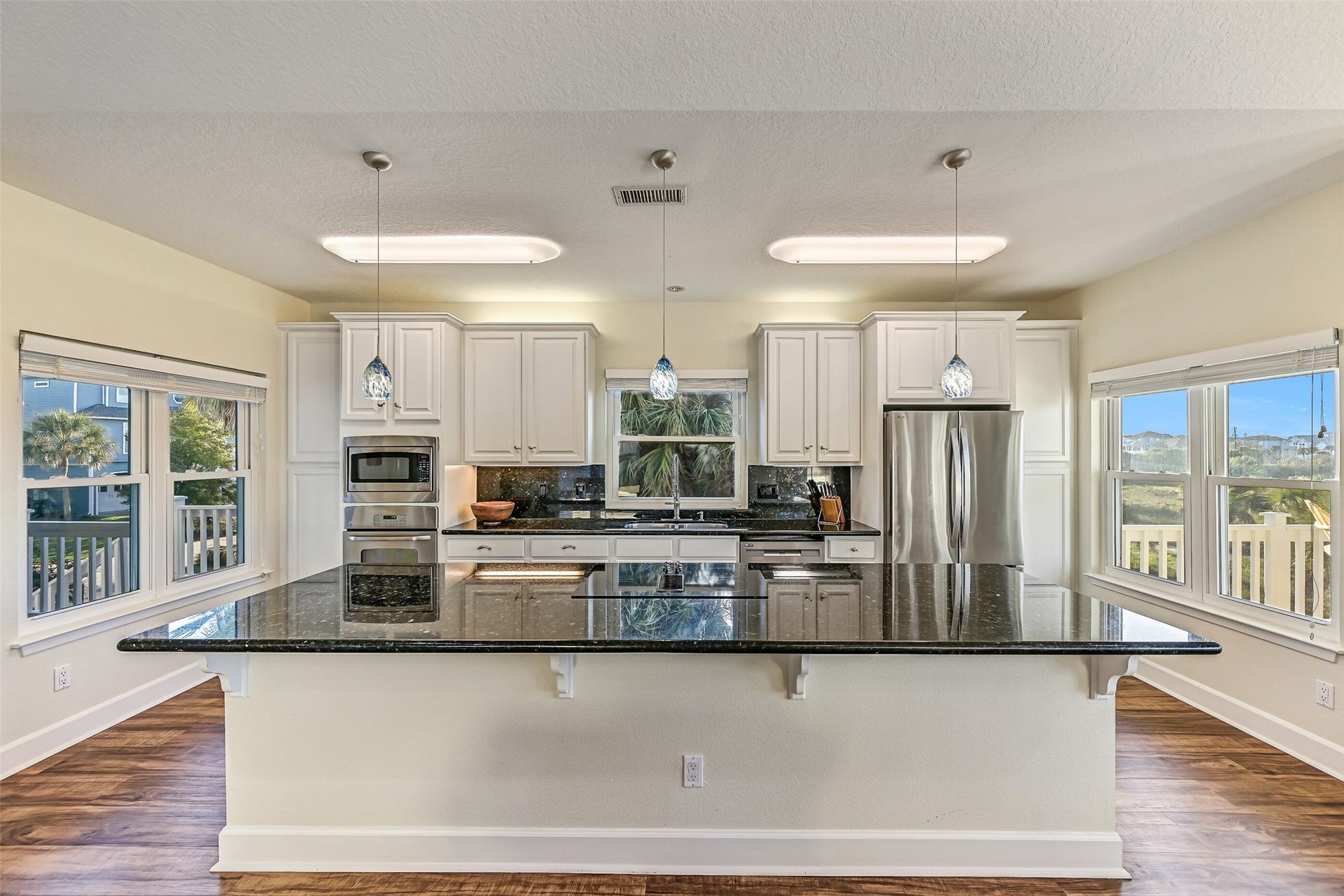 13414 Binnacle Way, Galveston, TX 77554 This kitchen has a new microwave and fridge!