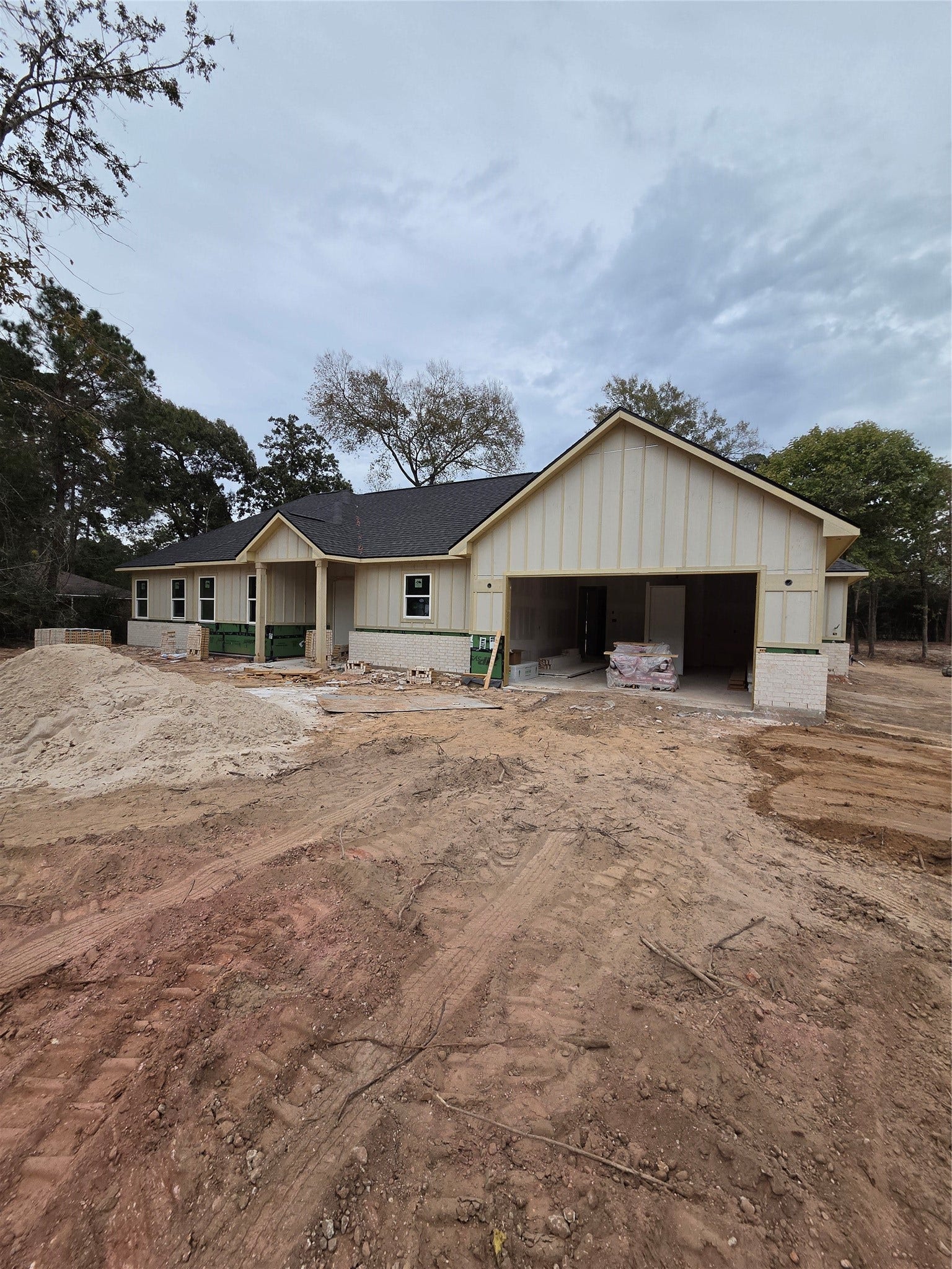 FRONT OF HOME BEING BUILT