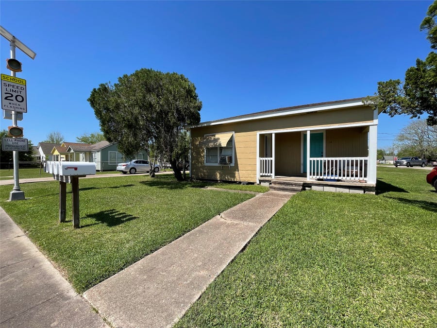 Property photo for 302 N Avenue B, Freeport, TX