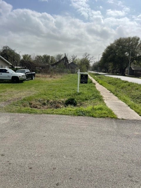 1018 Calloway, Houston, TX 77029 1018 Calloway, Houston, TX 77029