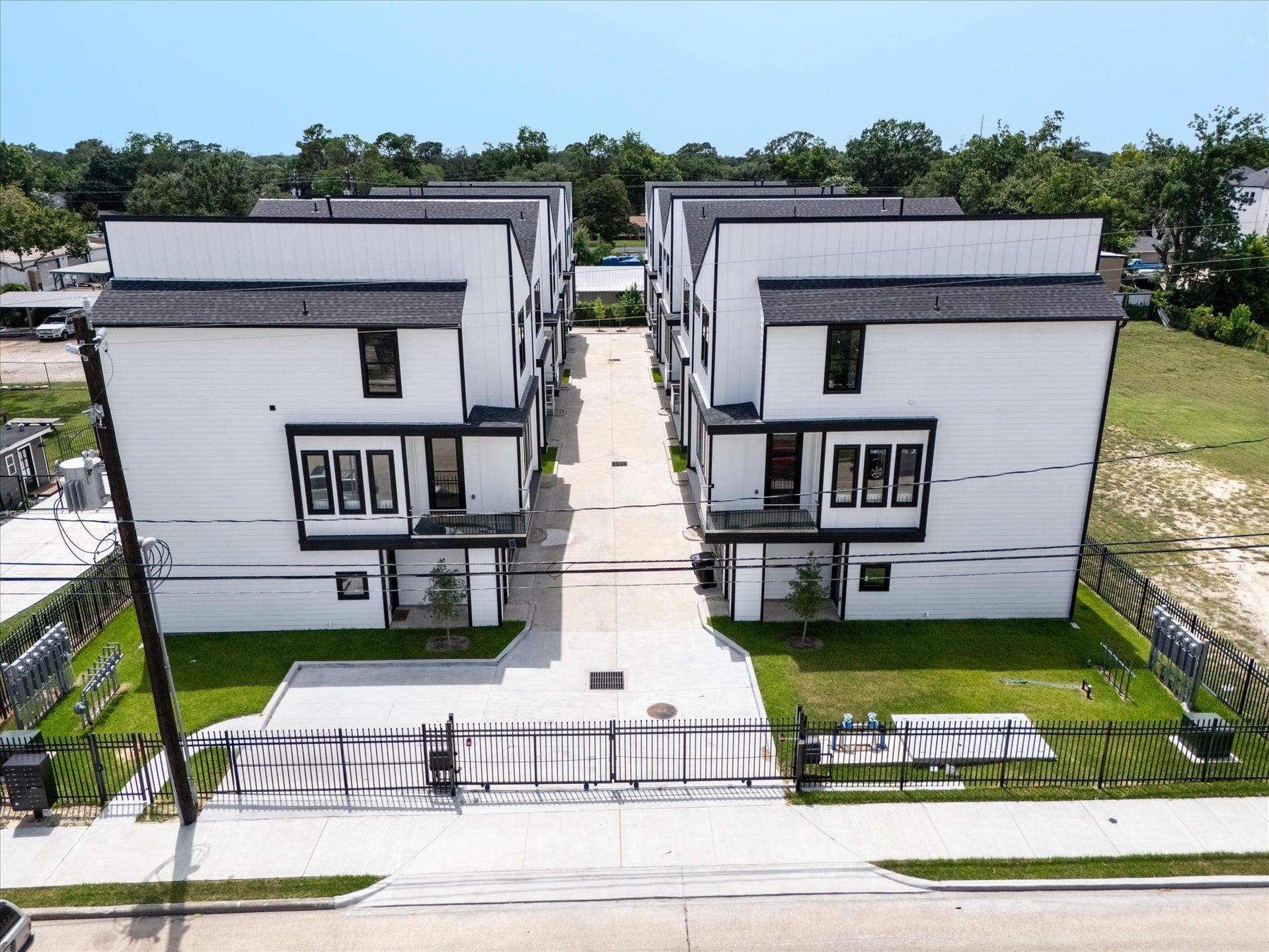 2229 Blalock Road, Houston, TX 77080 2229 Blalock Road, Houston, TX 77080